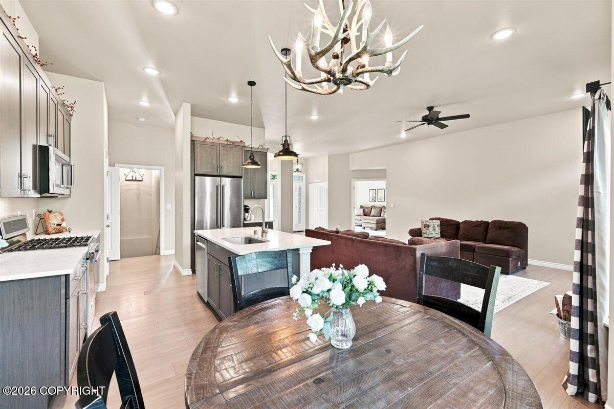 6047 E Sun Crest Drive Property Photo 9