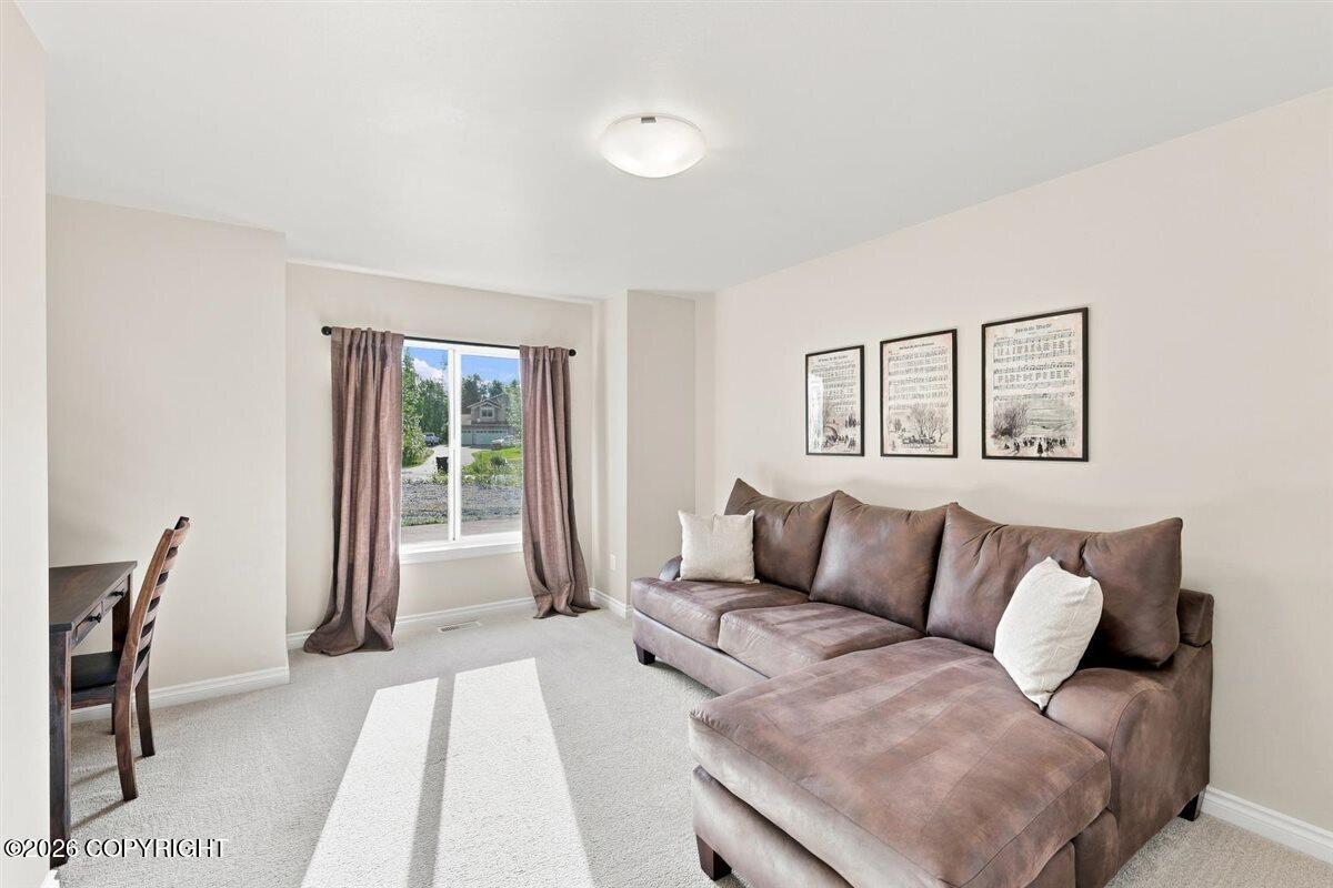 6047 E Sun Crest Drive Property Photo 13