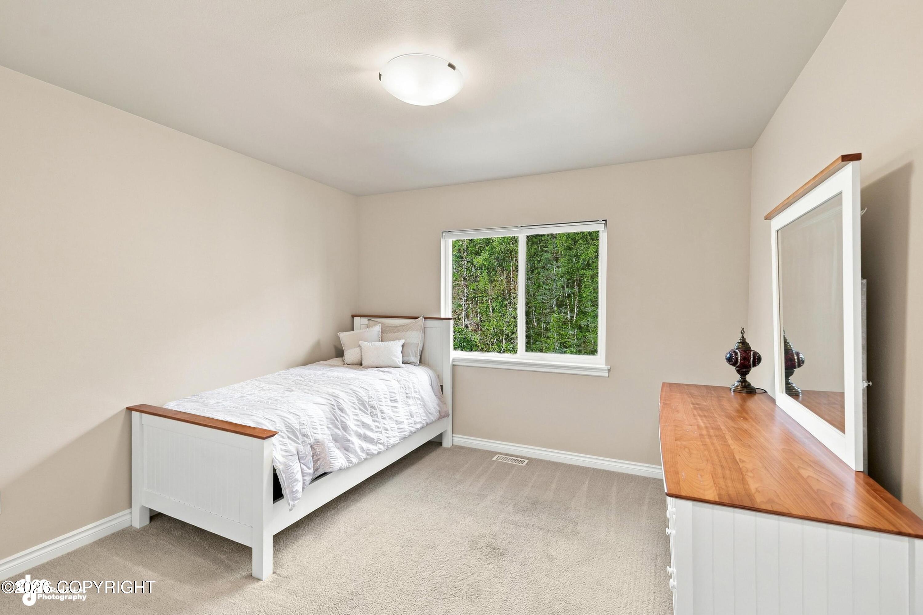 6047 E Sun Crest Drive Property Photo 14