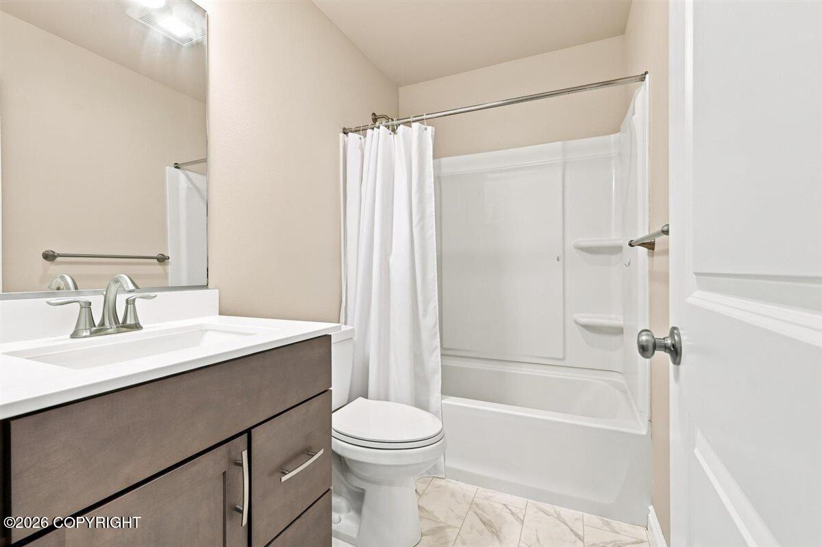 6047 E Sun Crest Drive Property Photo 15