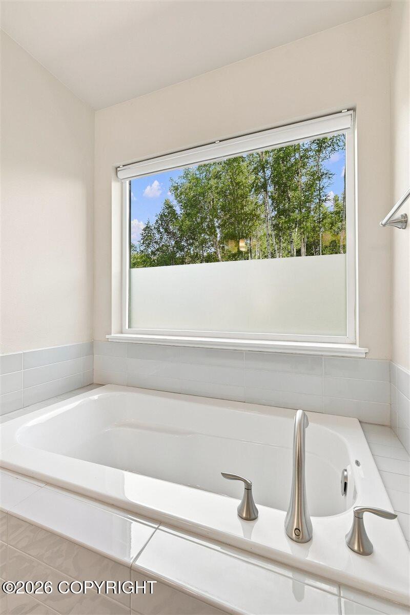 6047 E Sun Crest Drive Property Photo 20