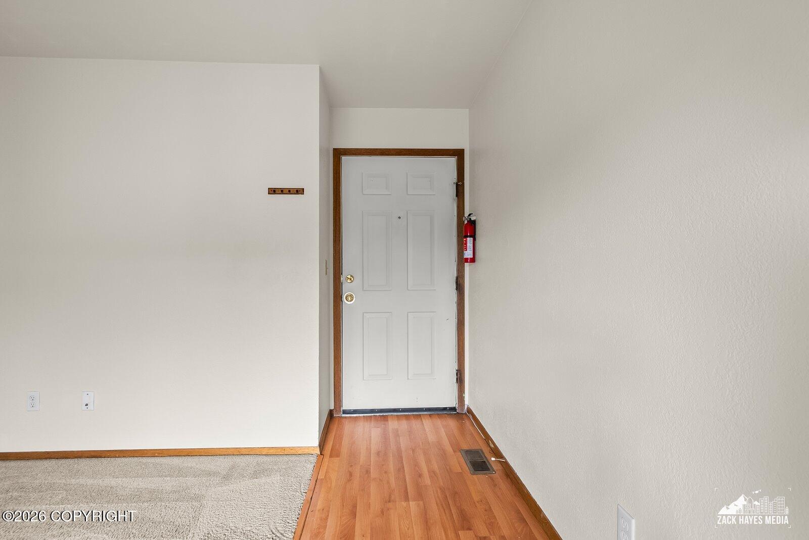 7242 Foxridge Circle #c Property Photo 4
