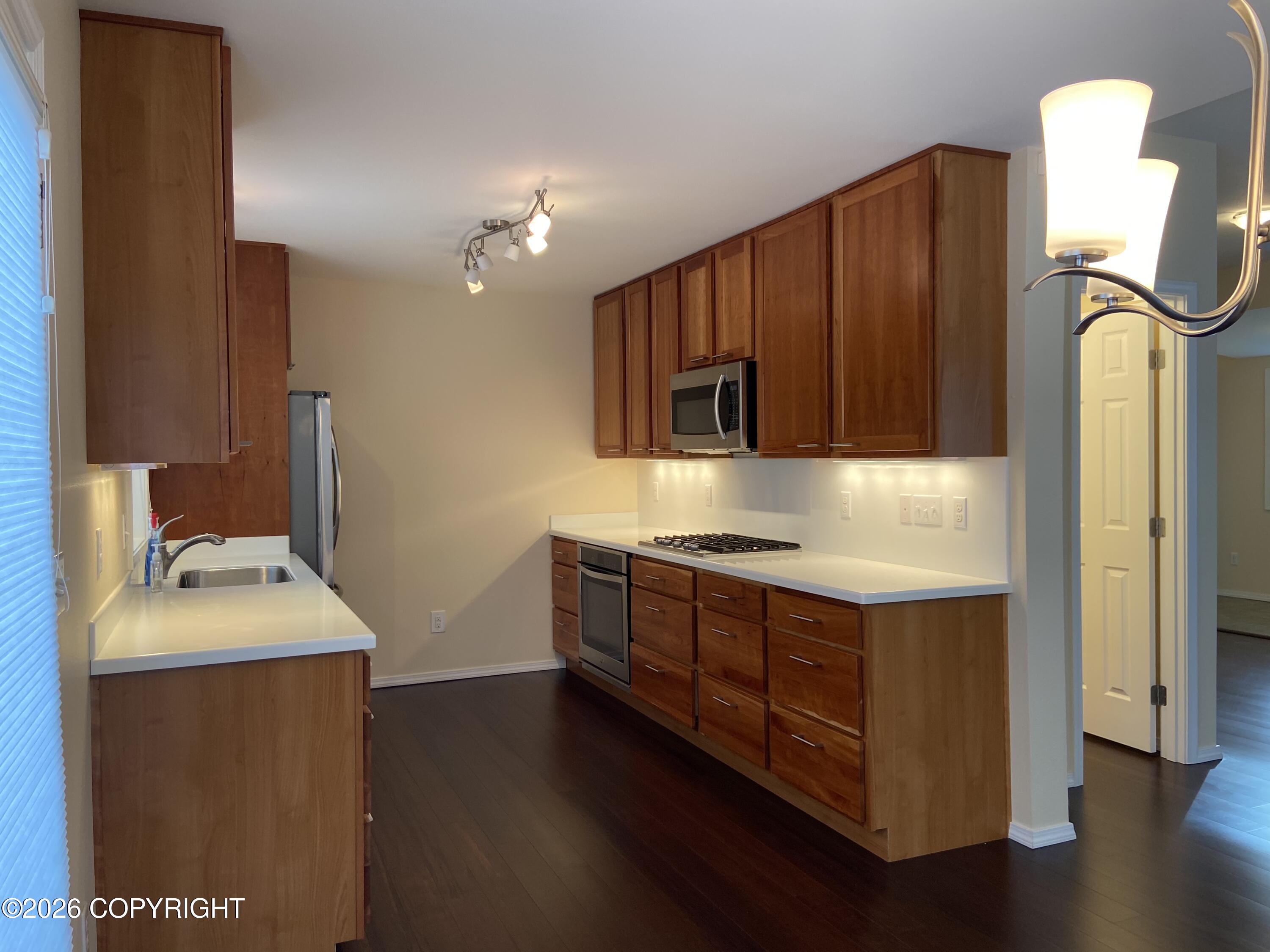 710 W 14th Avenue Property Photo 1