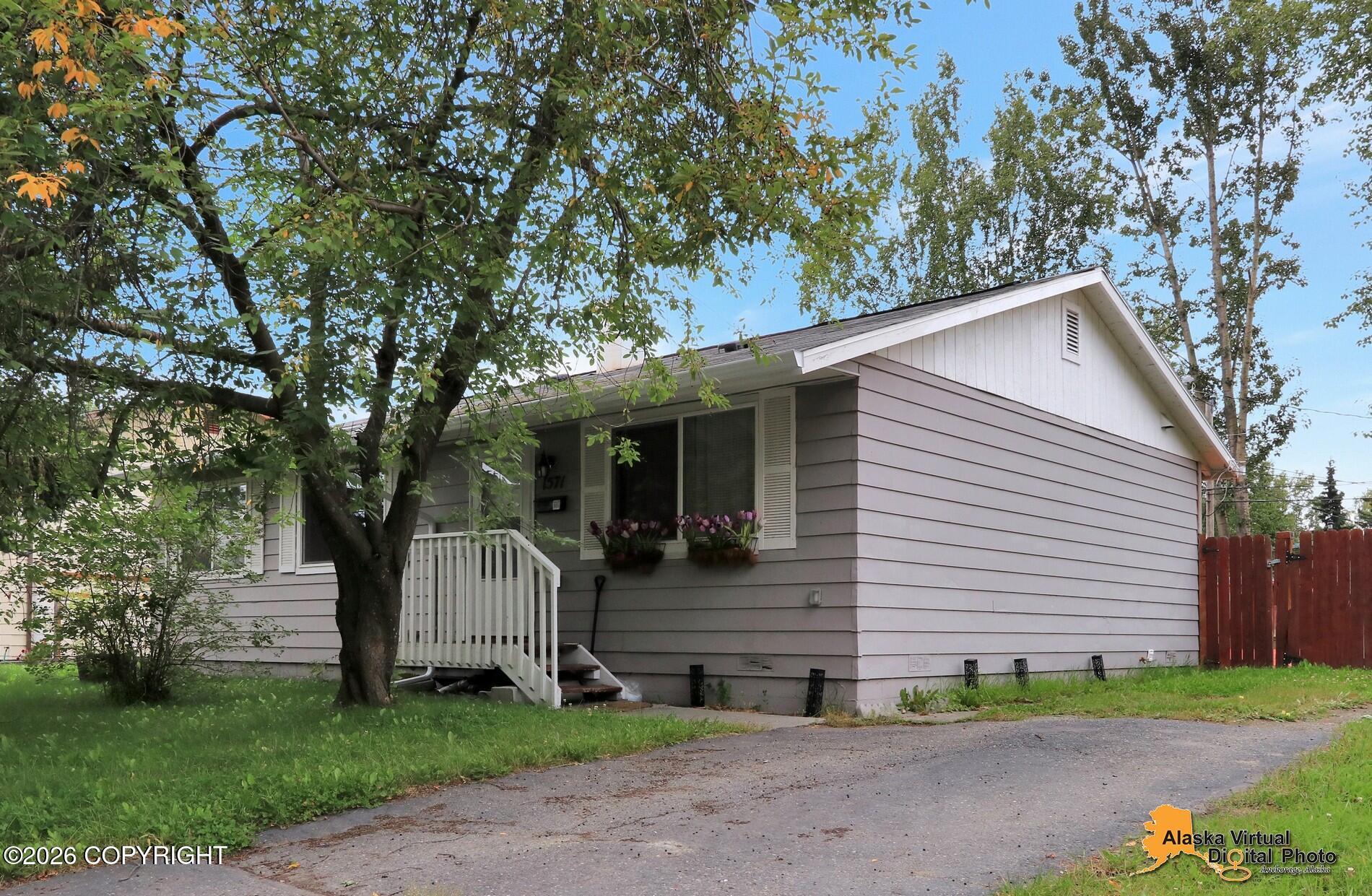 1571 Beaver Place Property Photo 2