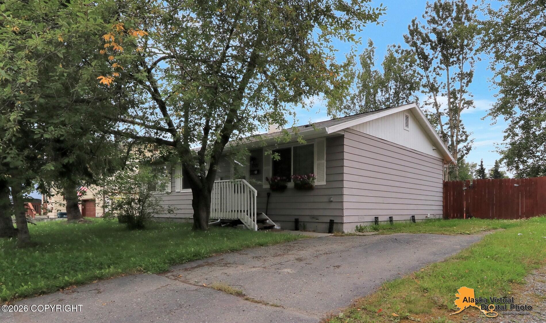 1571 Beaver Place Property Photo 3
