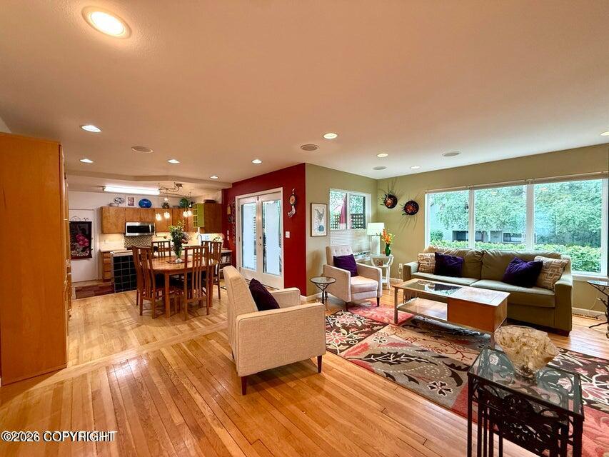 543 W 12th Avenue Property Photo 2