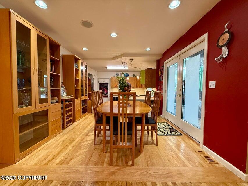 543 W 12th Avenue Property Photo 3