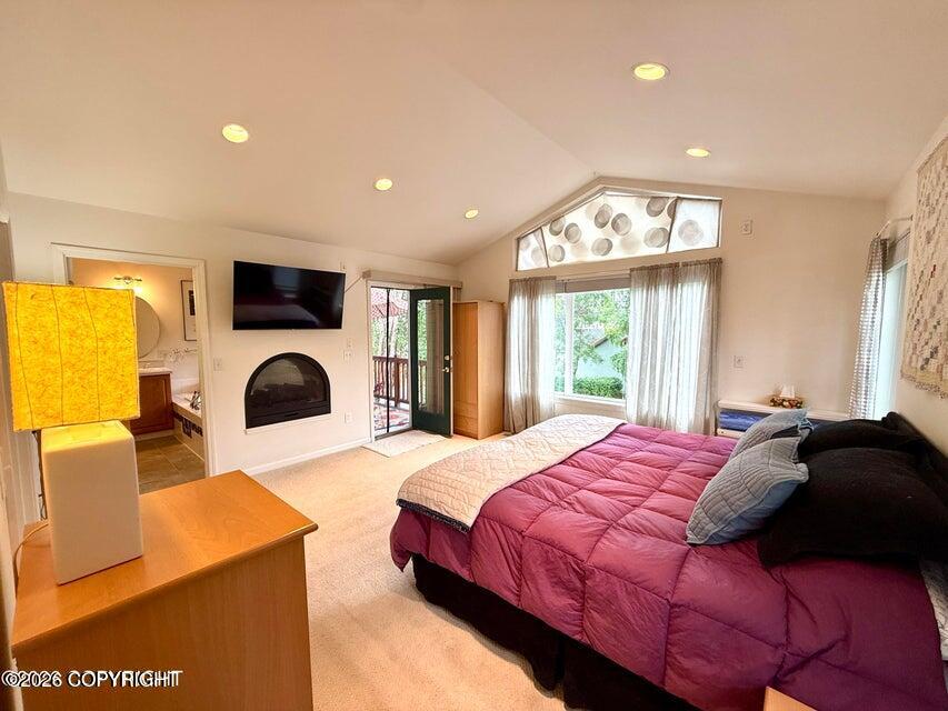543 W 12th Avenue Property Photo 4