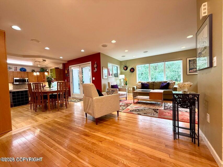 543 W 12th Avenue Property Photo 8
