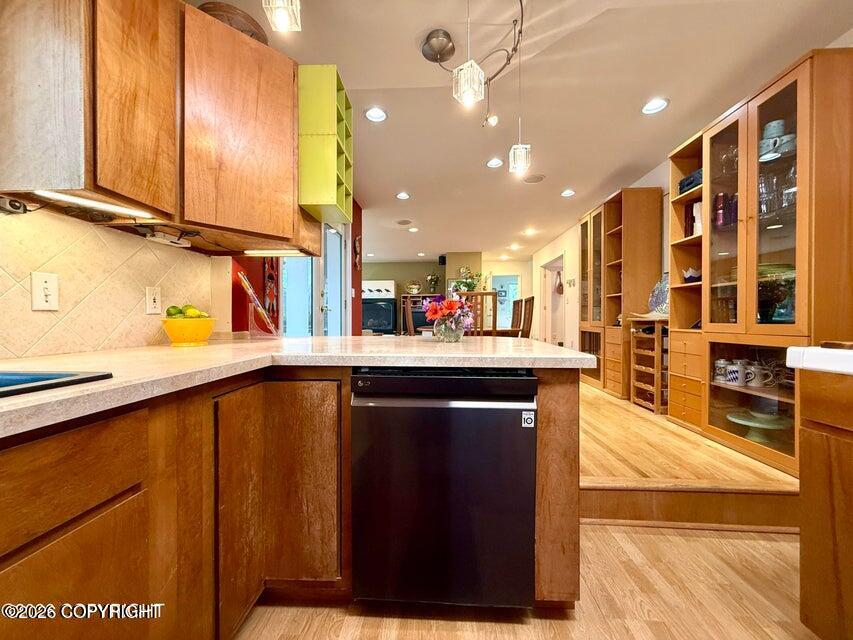 543 W 12th Avenue Property Photo 17