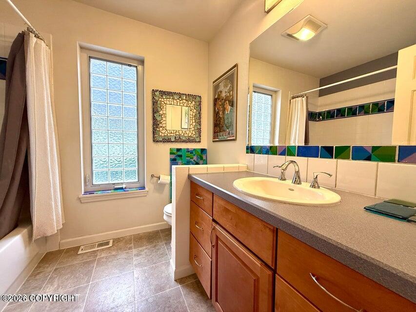 543 W 12th Avenue Property Photo 42
