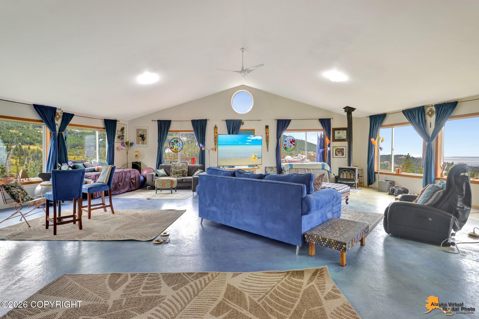 16528 Kings Way Drive Property Photo 3