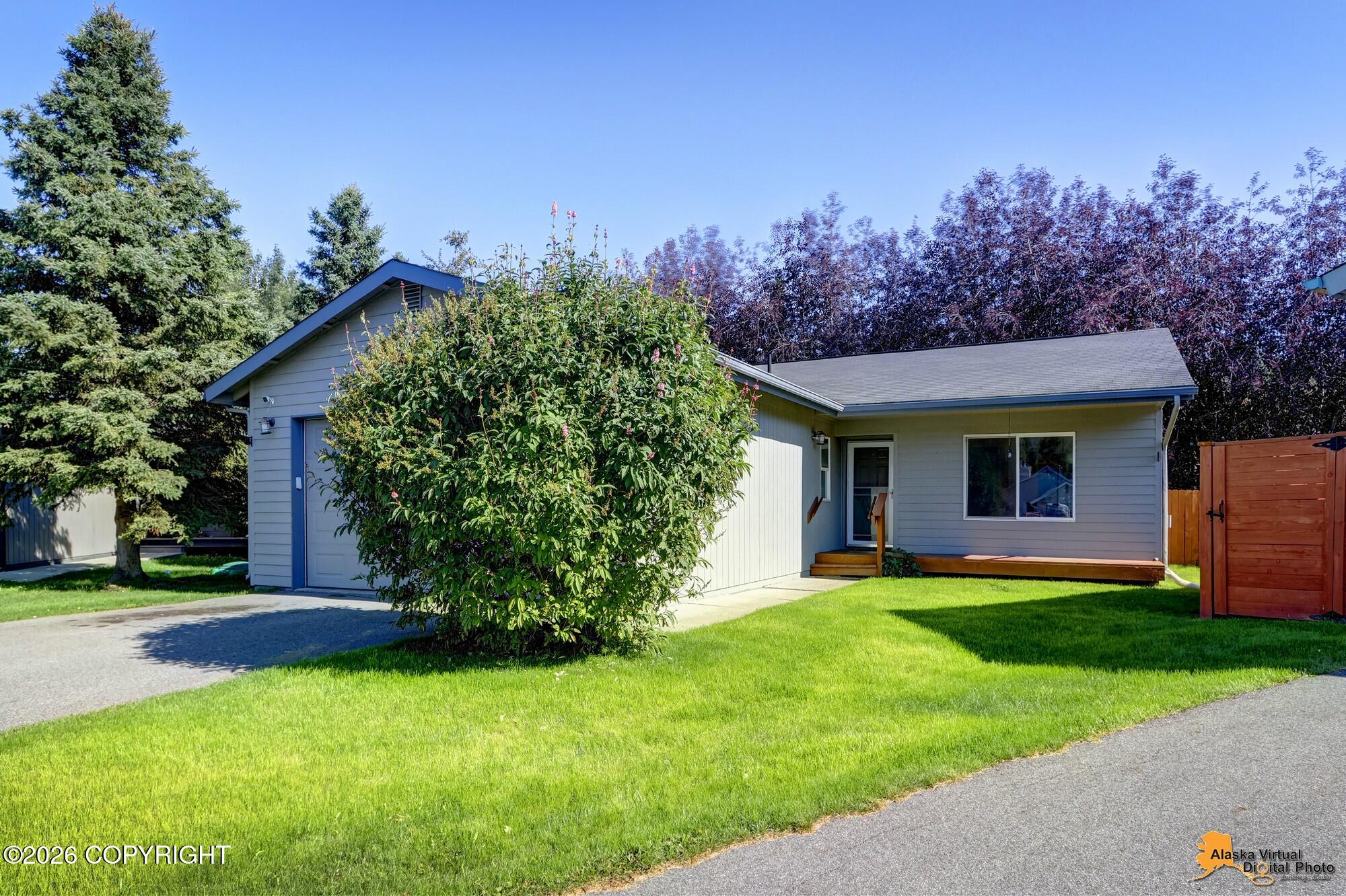 2300 Leopard Circle Property Photo 1