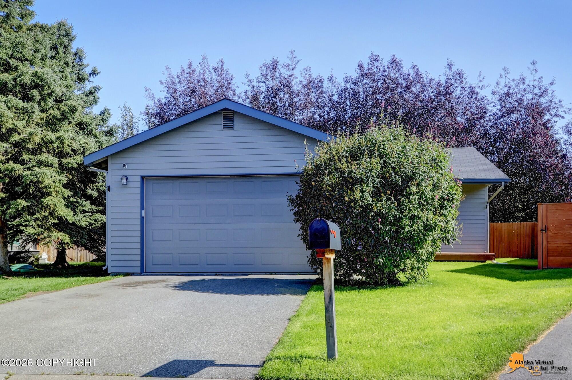 2300 Leopard Circle Property Photo 2