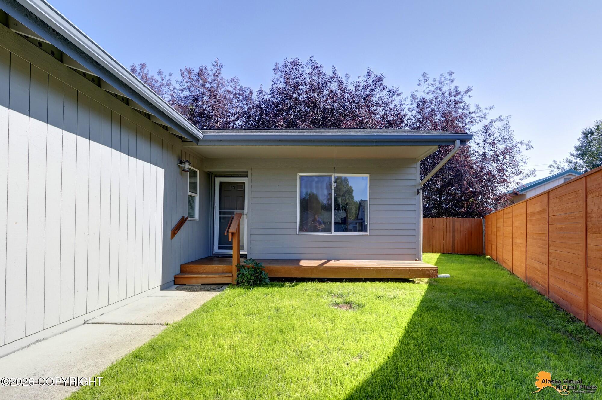 2300 Leopard Circle Property Photo 3