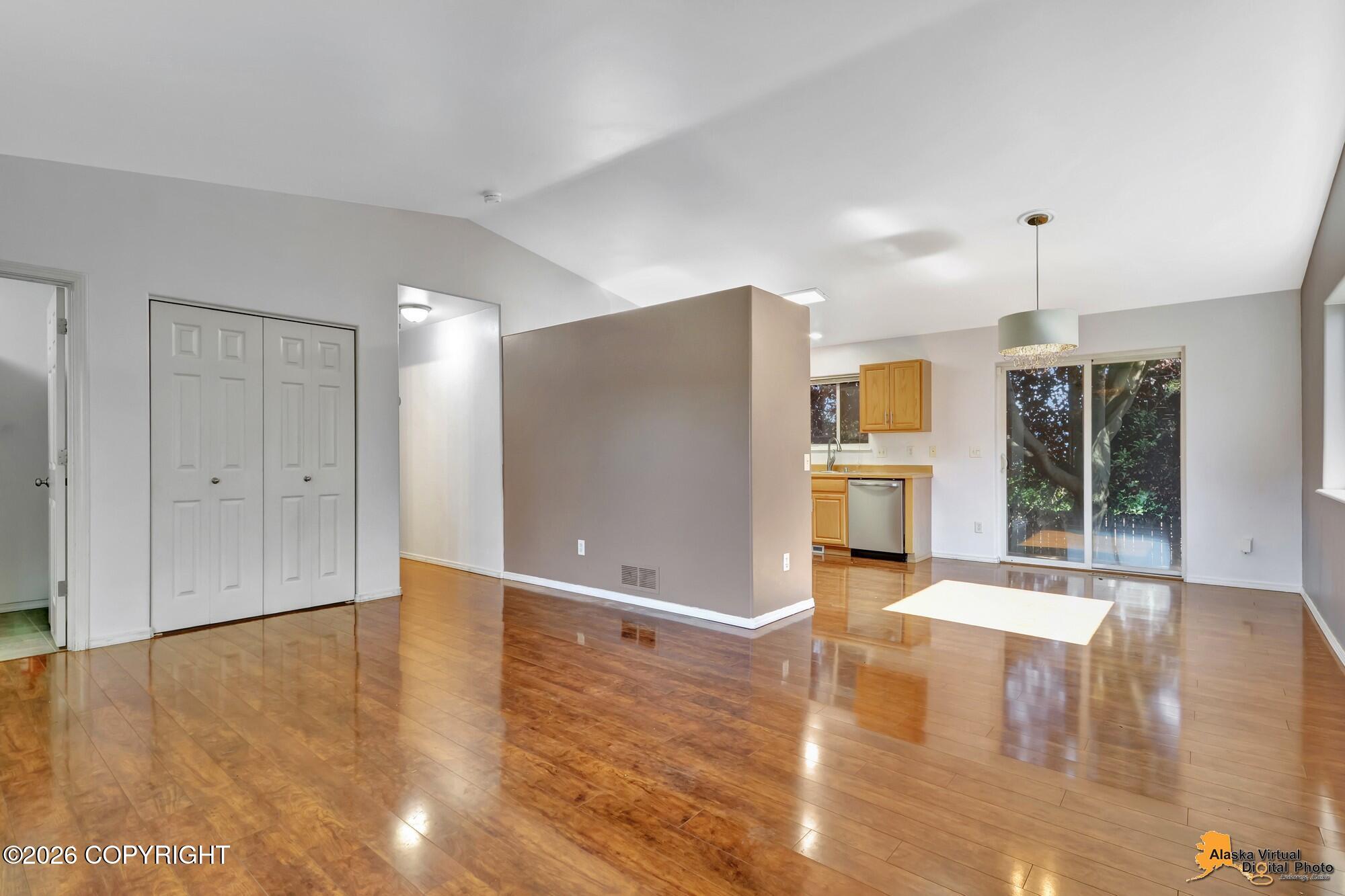 2300 Leopard Circle Property Photo 8