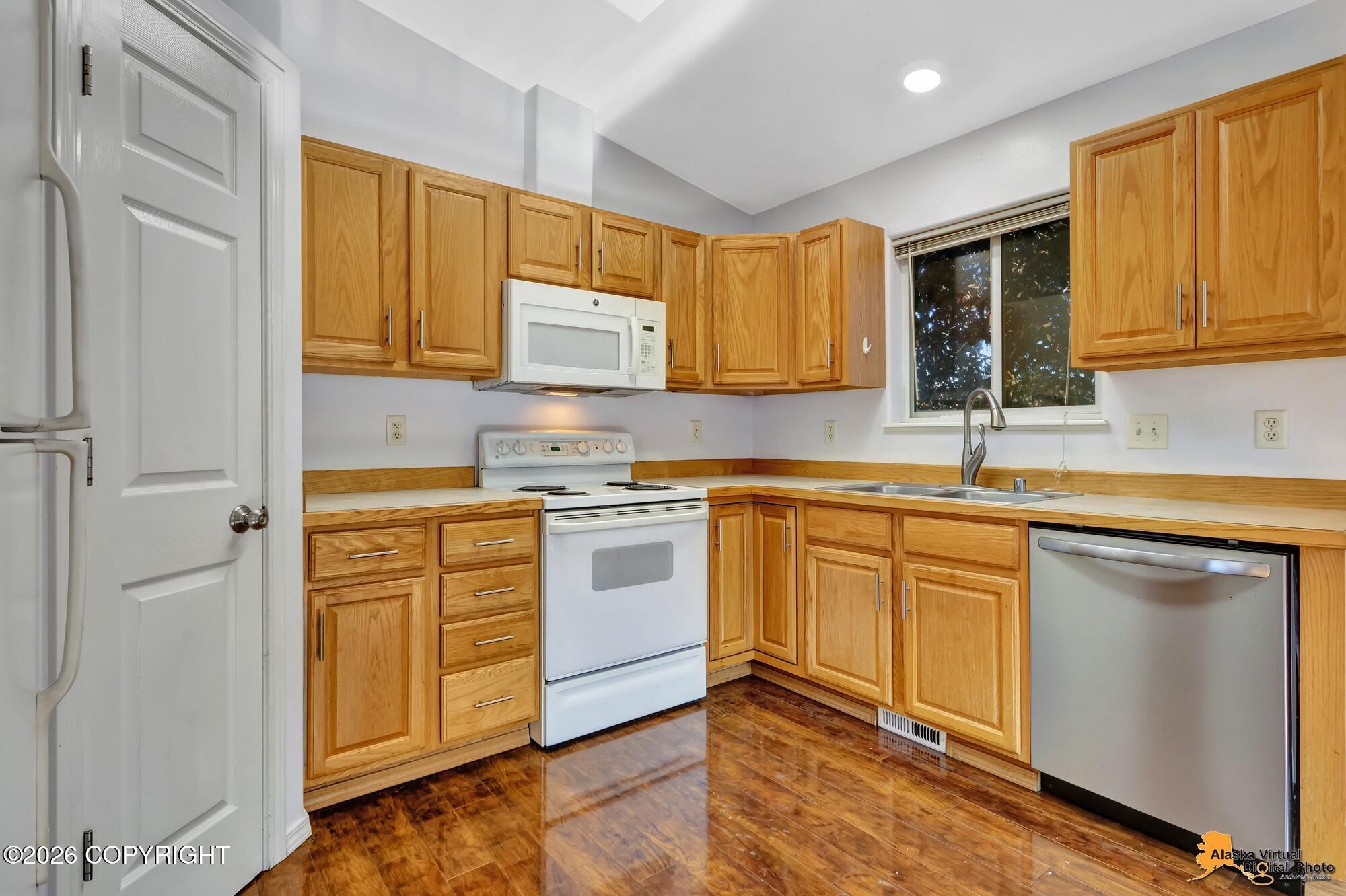 2300 Leopard Circle Property Photo 12