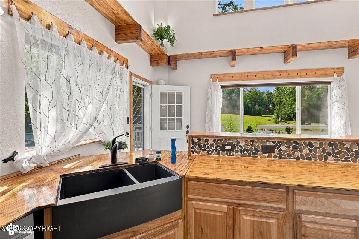 1850 S Lincoln Drive Property Photo 10