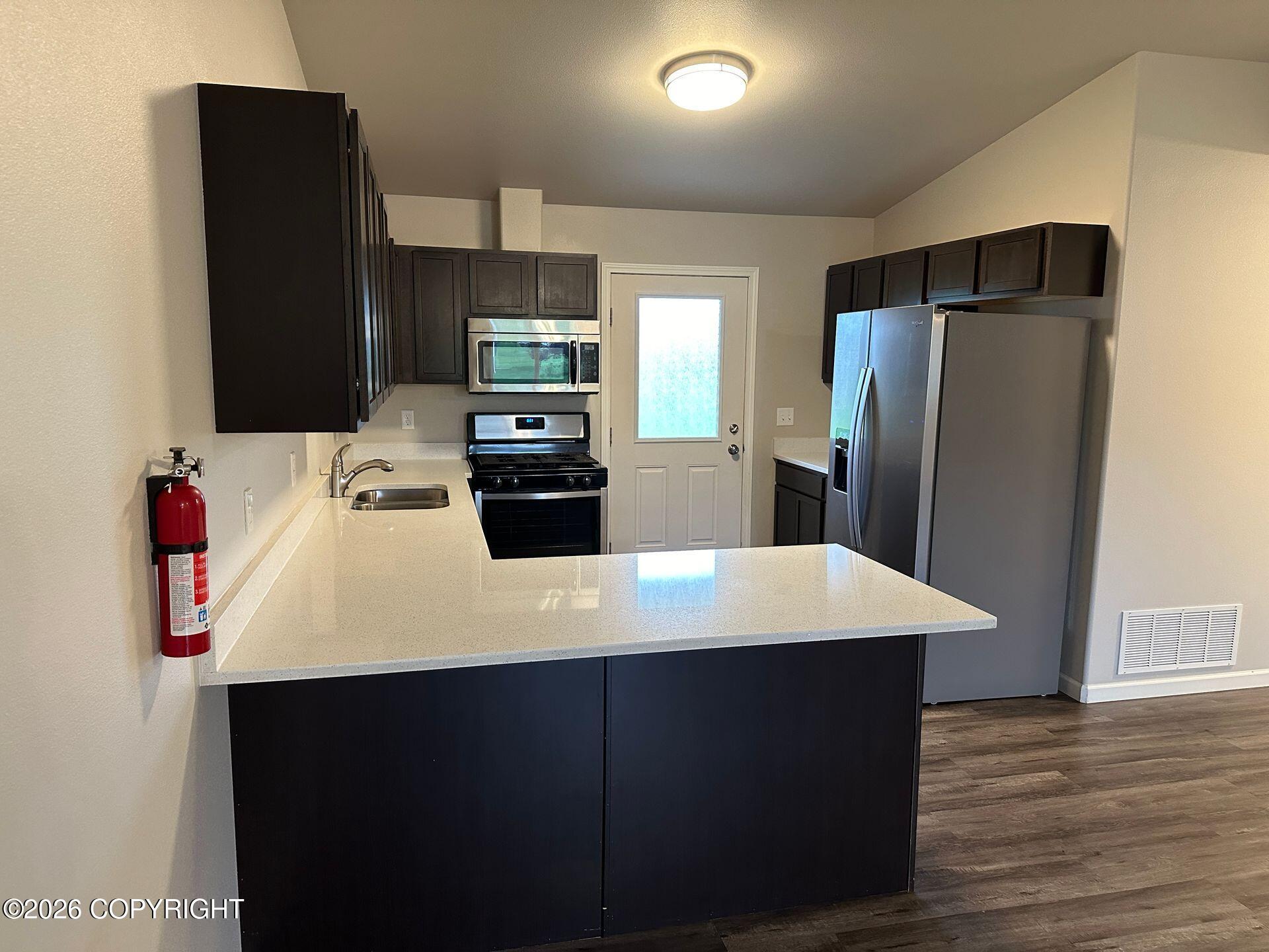 1551 N Tinitun Circle #b Property Photo 3
