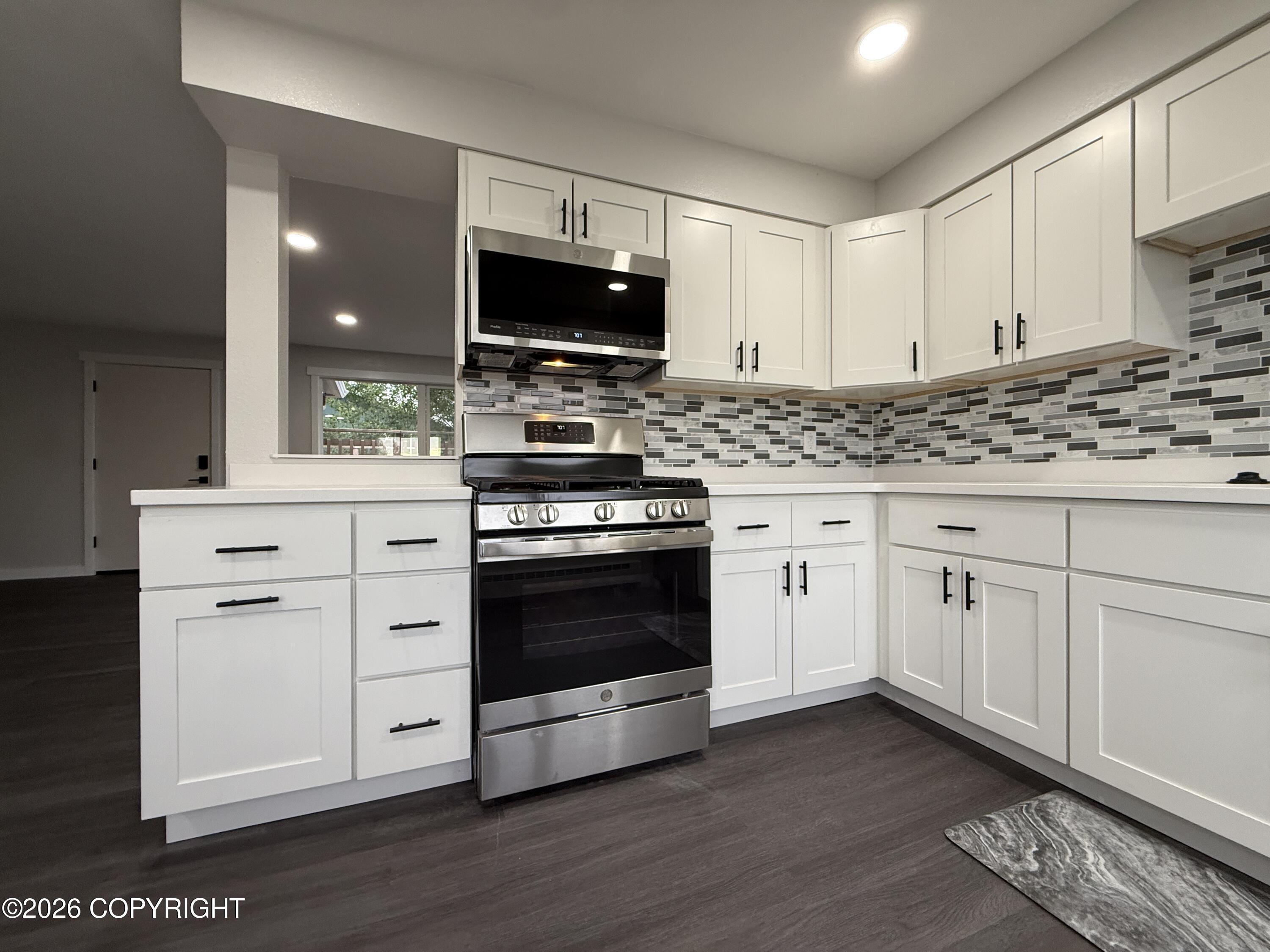 4625 Taft Street Property Photo 2