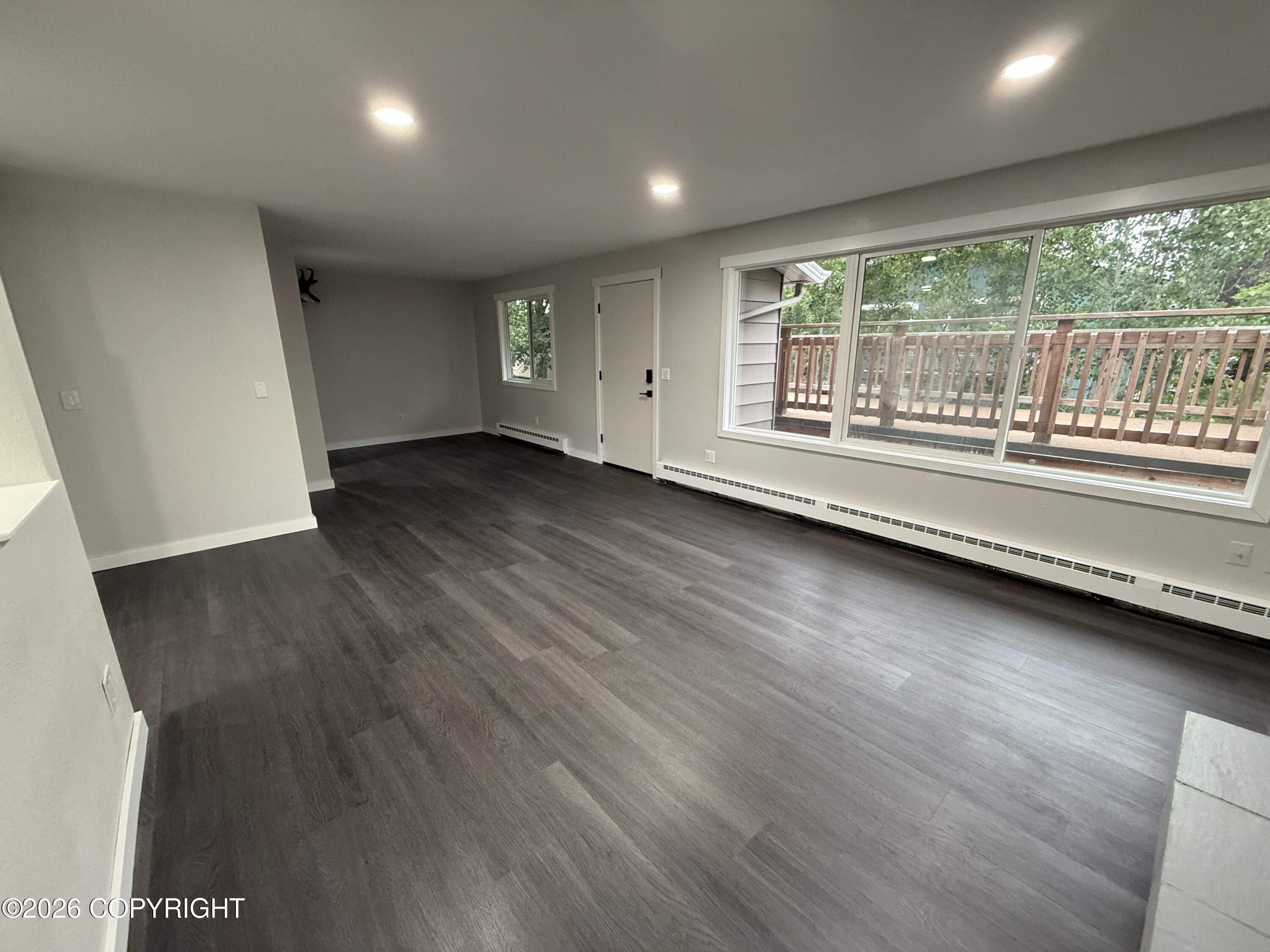 4625 Taft Street Property Photo 4