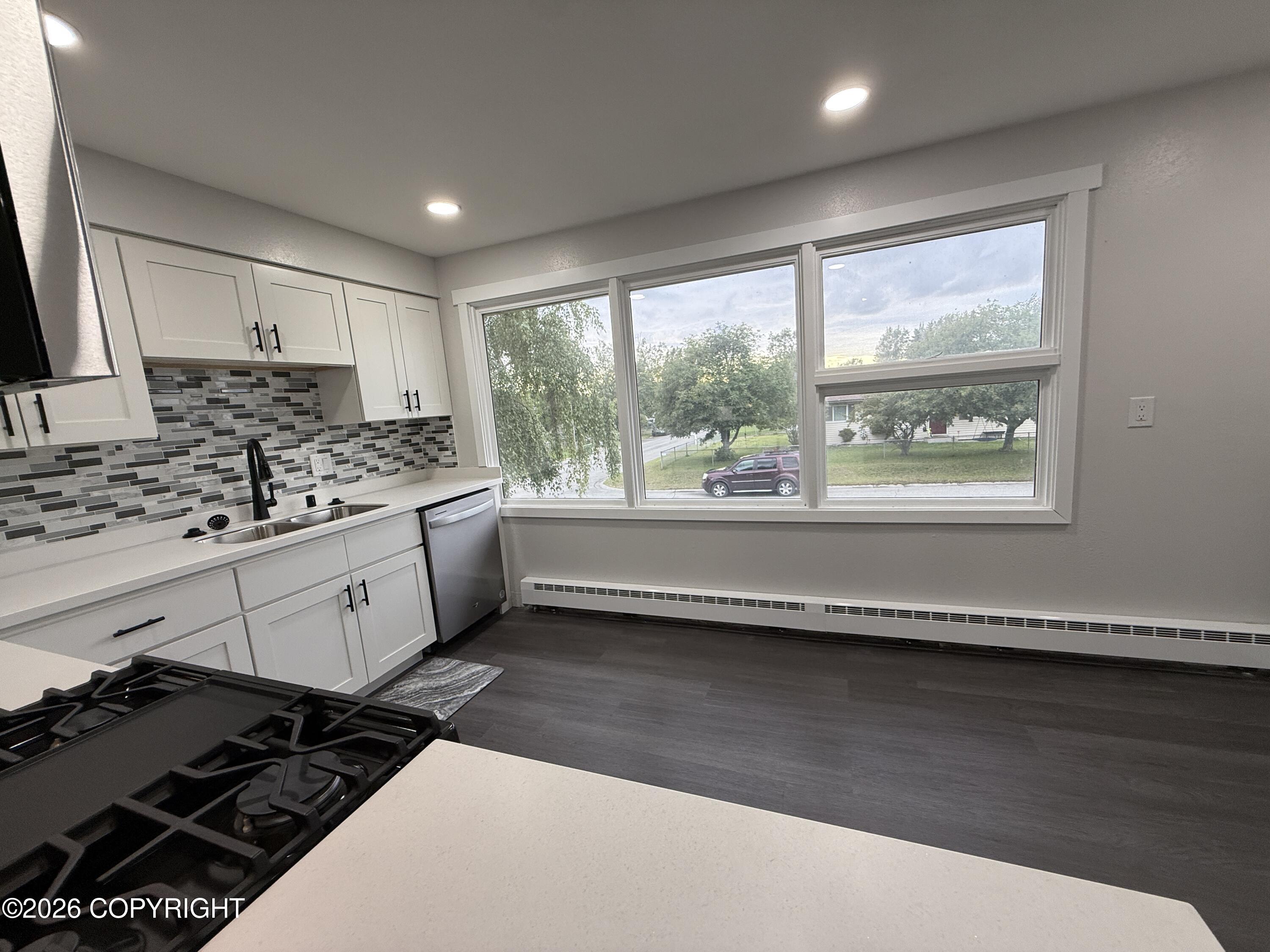 4625 Taft Street Property Photo 9