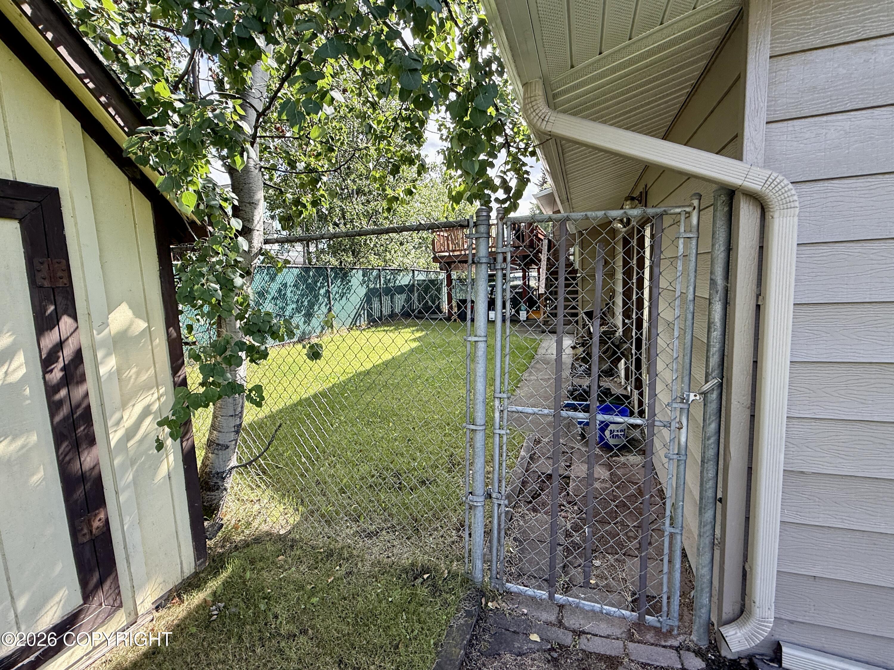 4625 Taft Street Property Photo 33