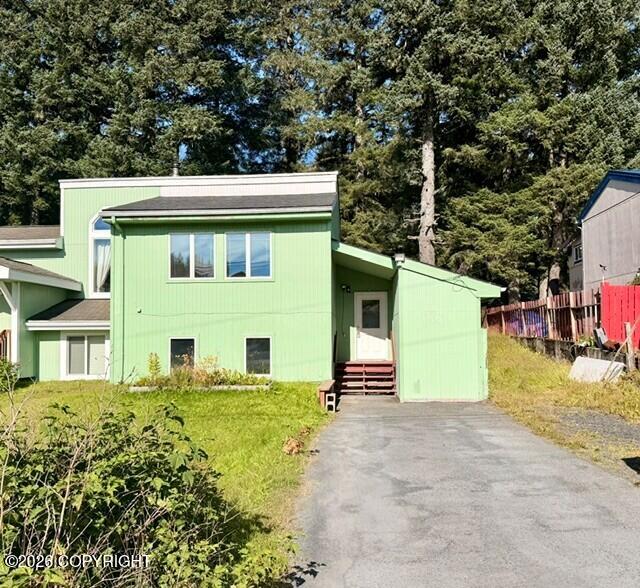 2225 Beaver Lake Drive Property Photo 2
