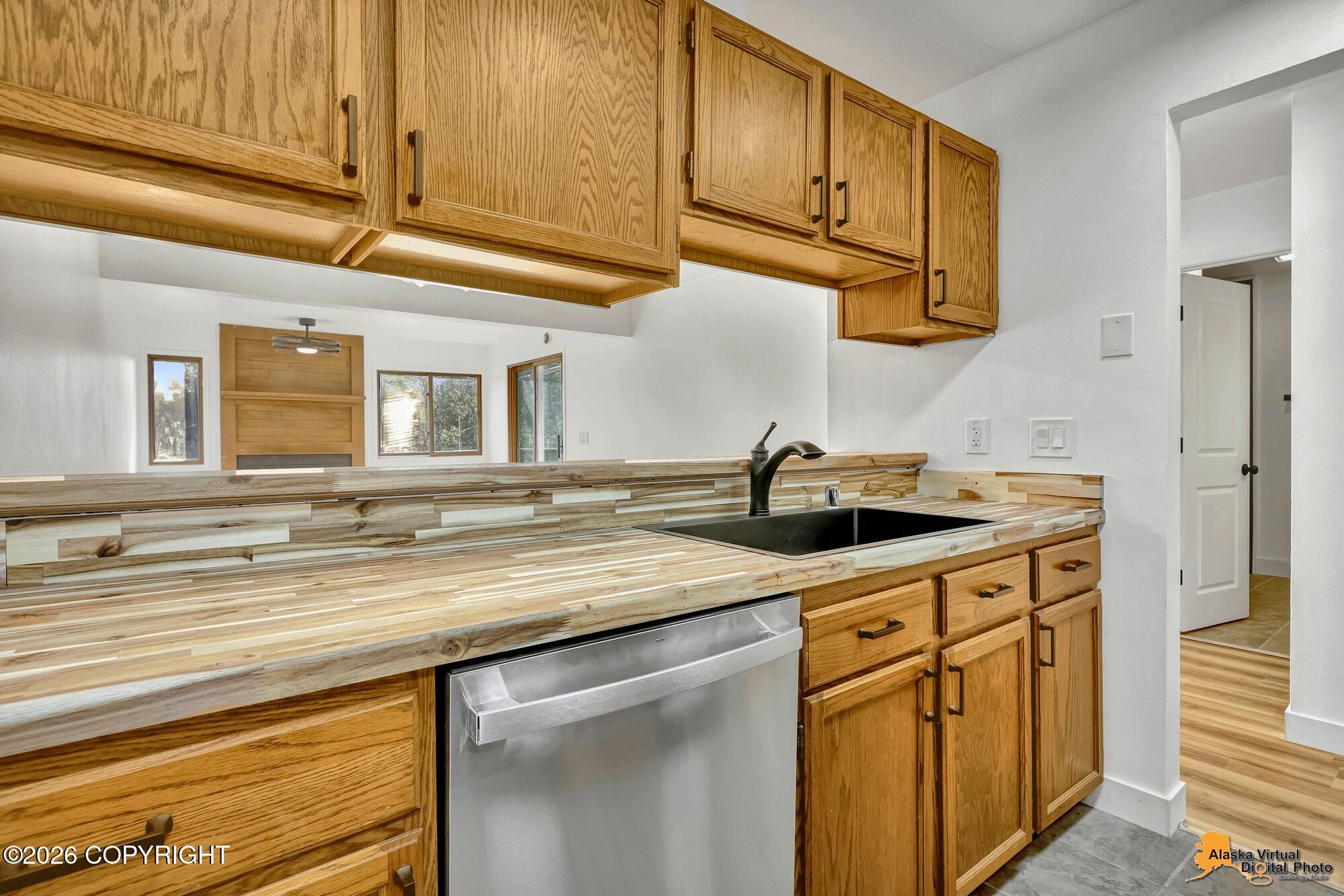 1611 Eastridge Drive #202 Property Photo 14