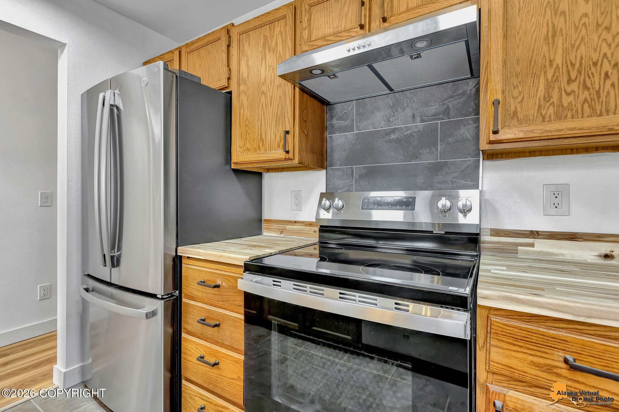 1611 Eastridge Drive #202 Property Photo 15