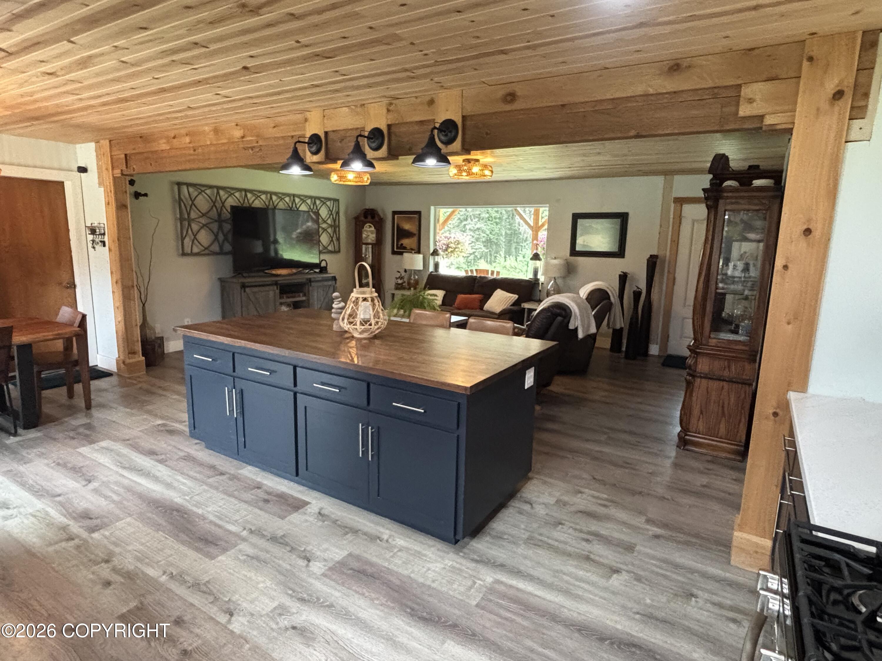 37285 Big Horn Street Property Photo 5