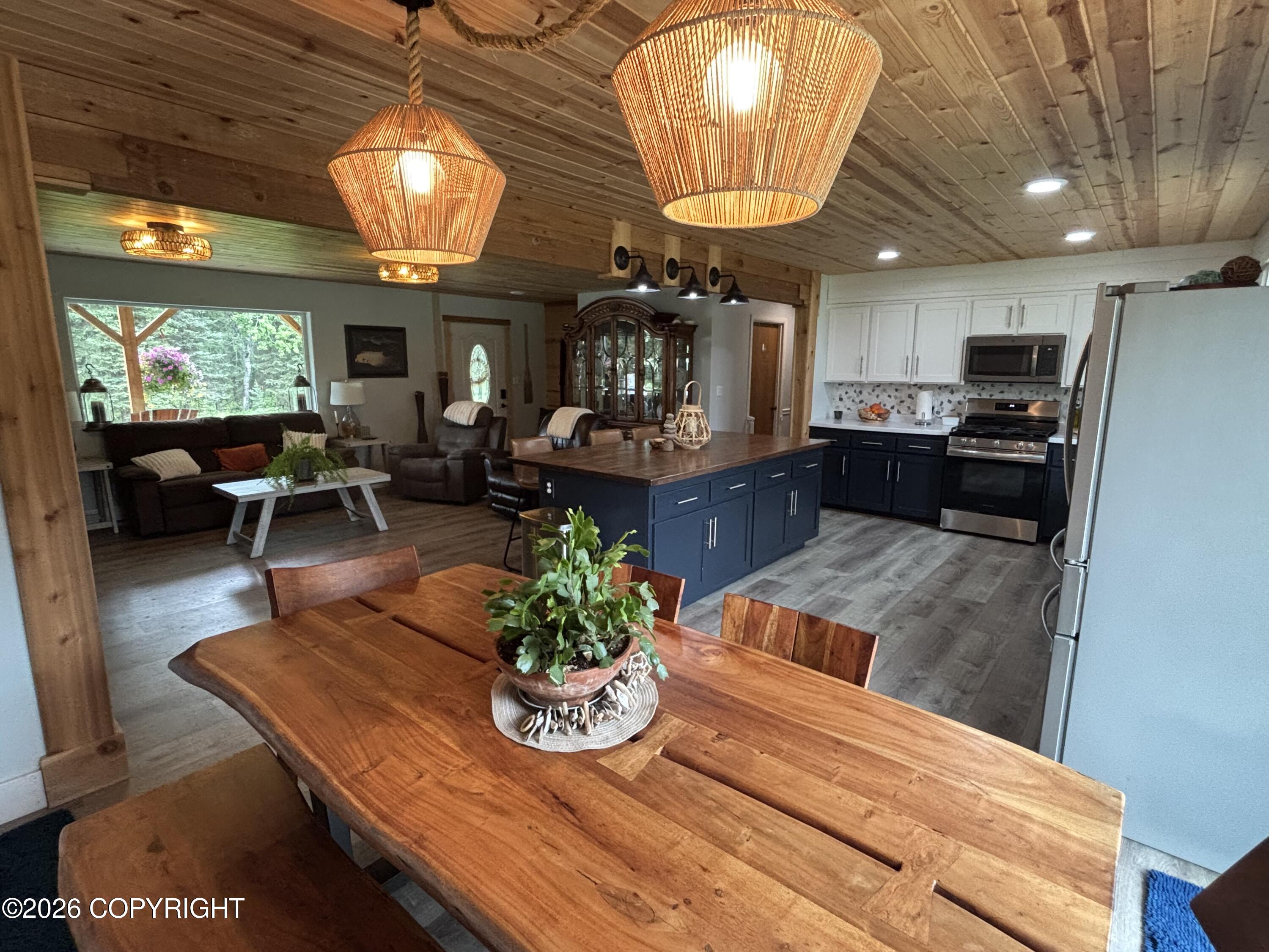 37285 Big Horn Street Property Photo 6