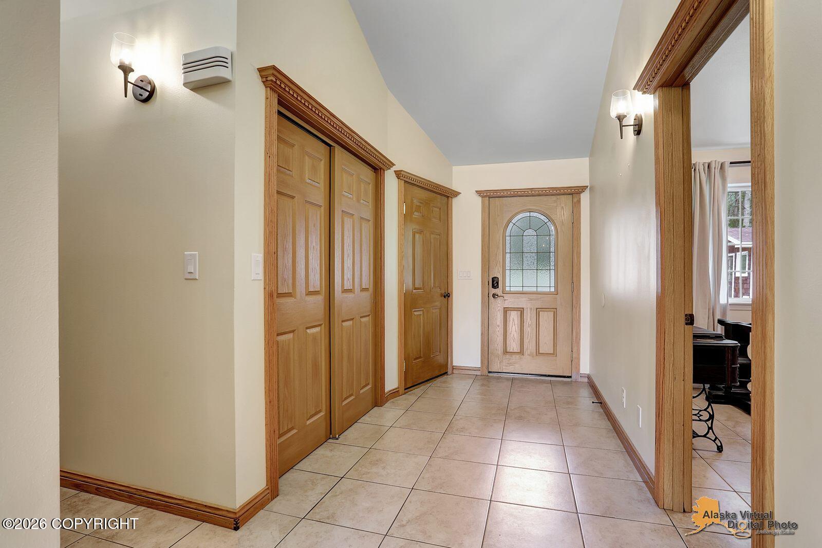 3260 E Palmdale Drive Property Photo 4