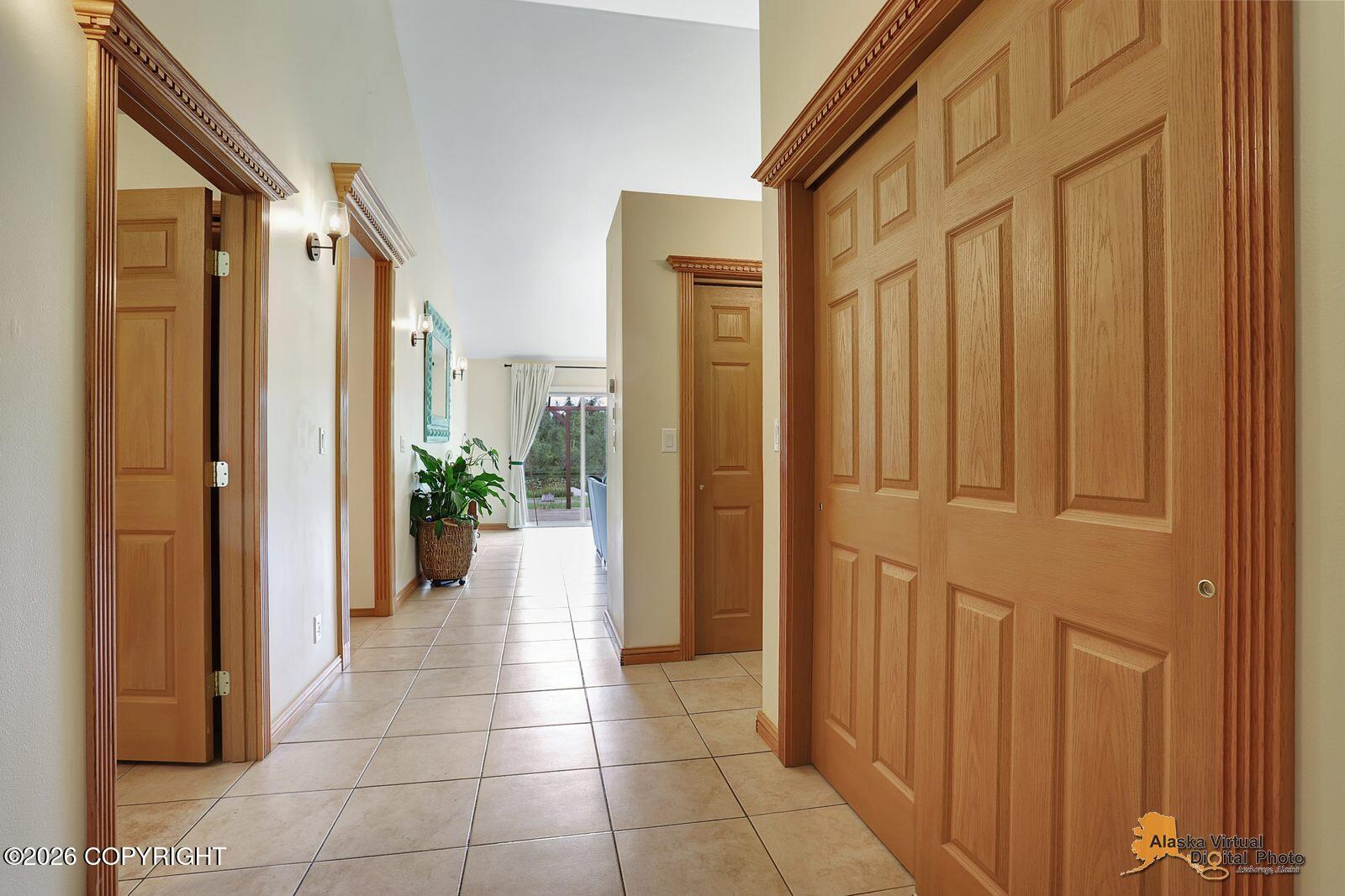 3260 E Palmdale Drive Property Photo 5