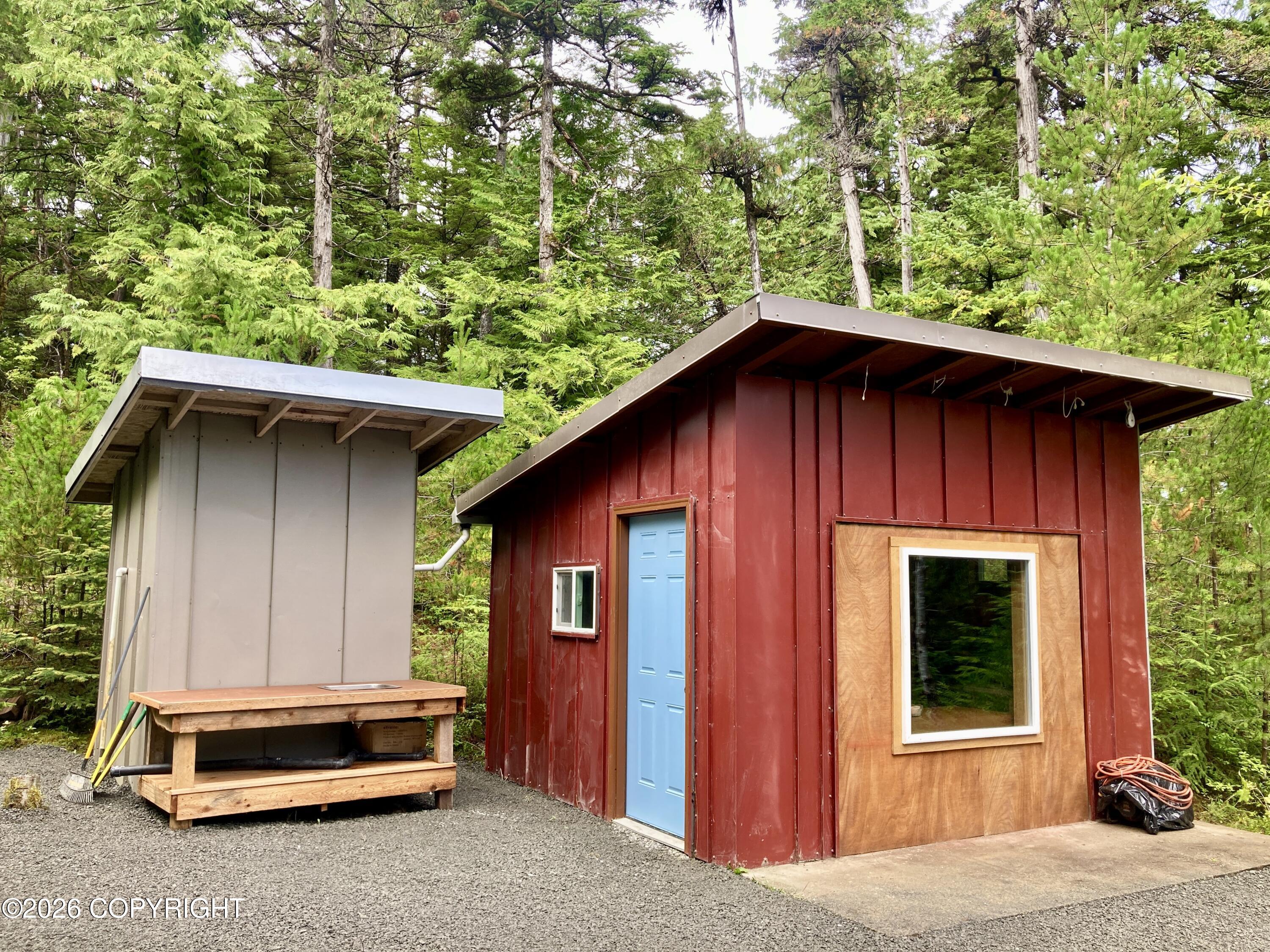 240 Se Logger's Lane Property Photo 2