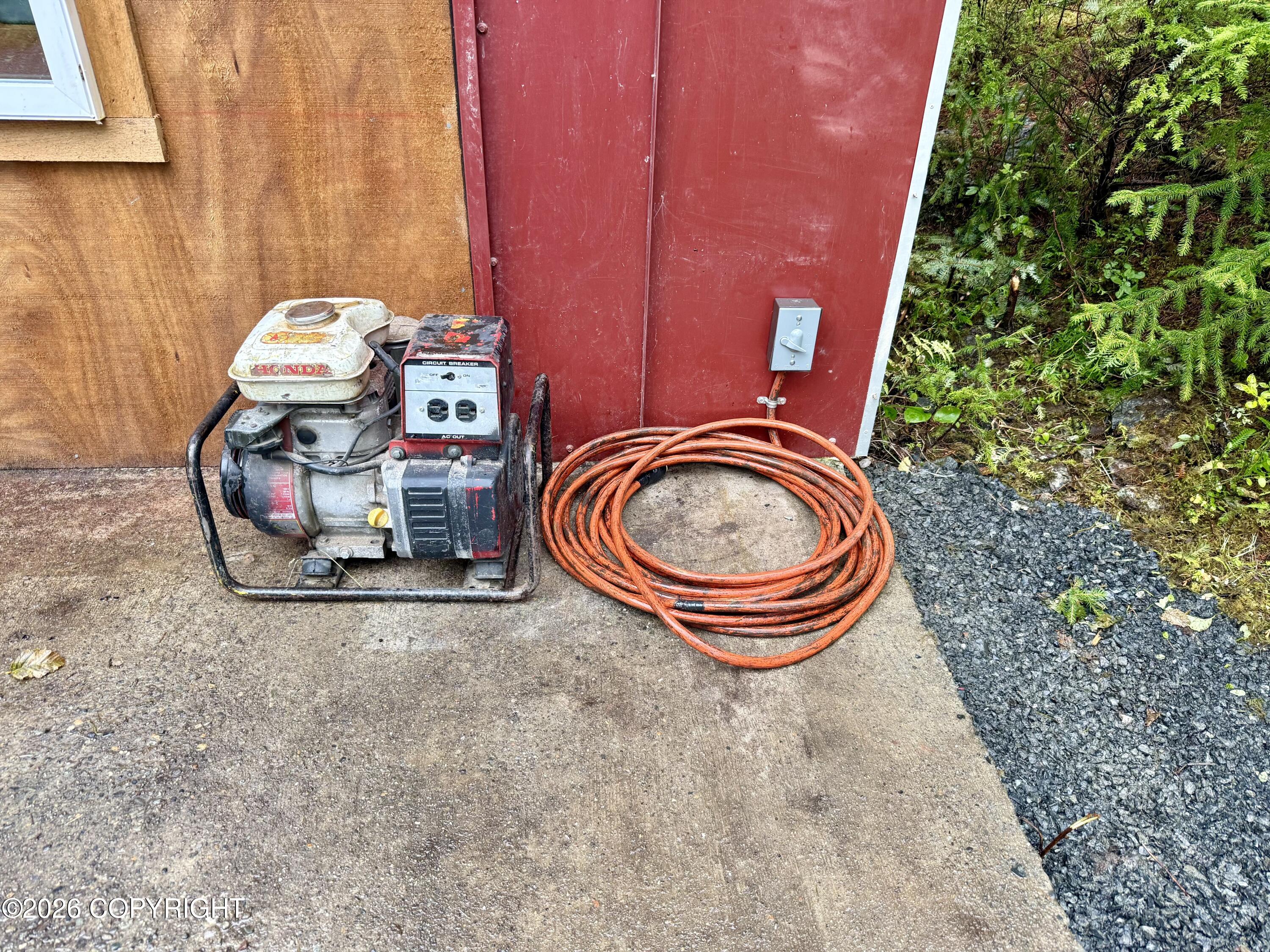 240 Se Logger's Lane Property Photo 7