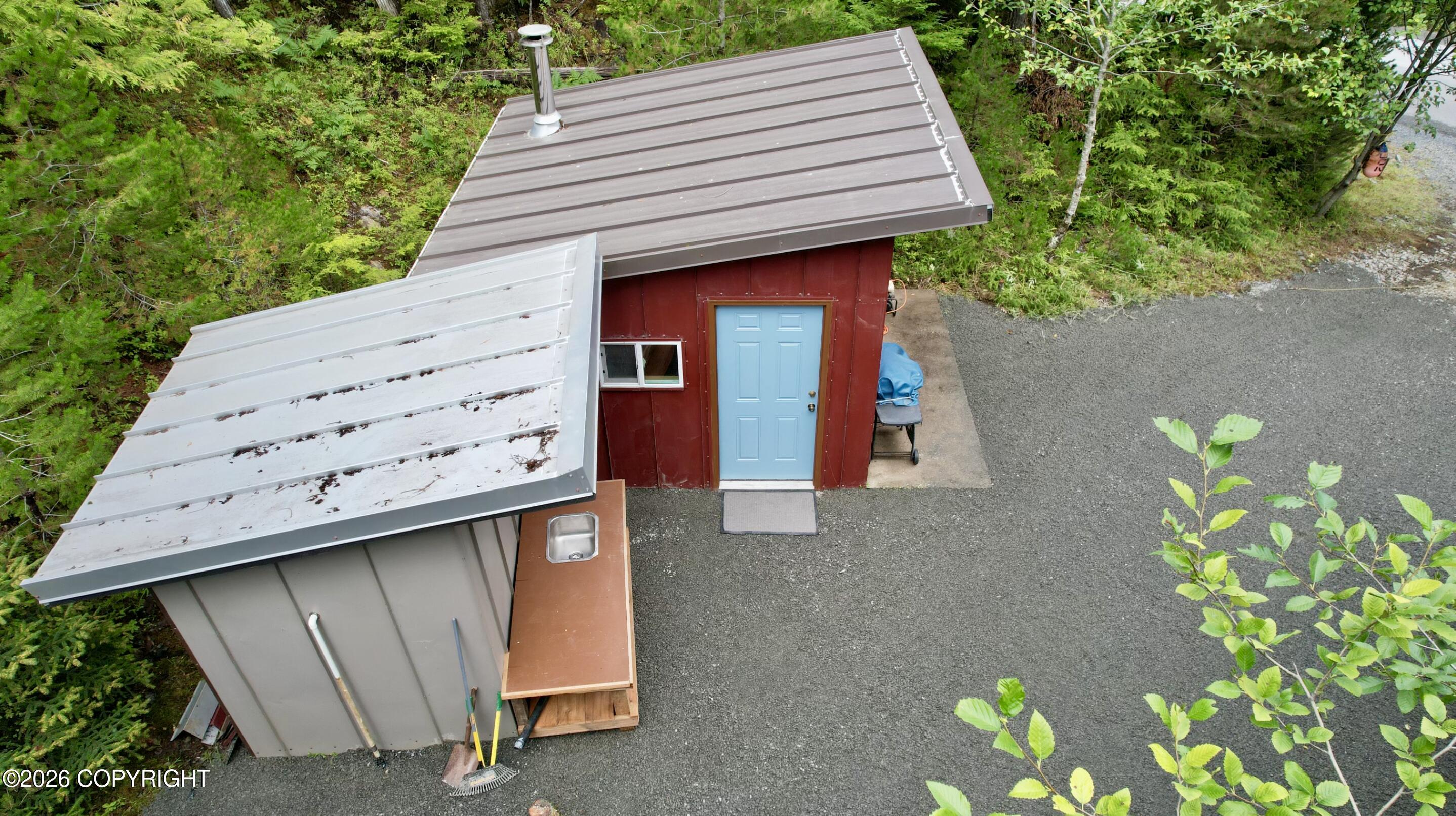 240 Se Logger's Lane Property Photo 18