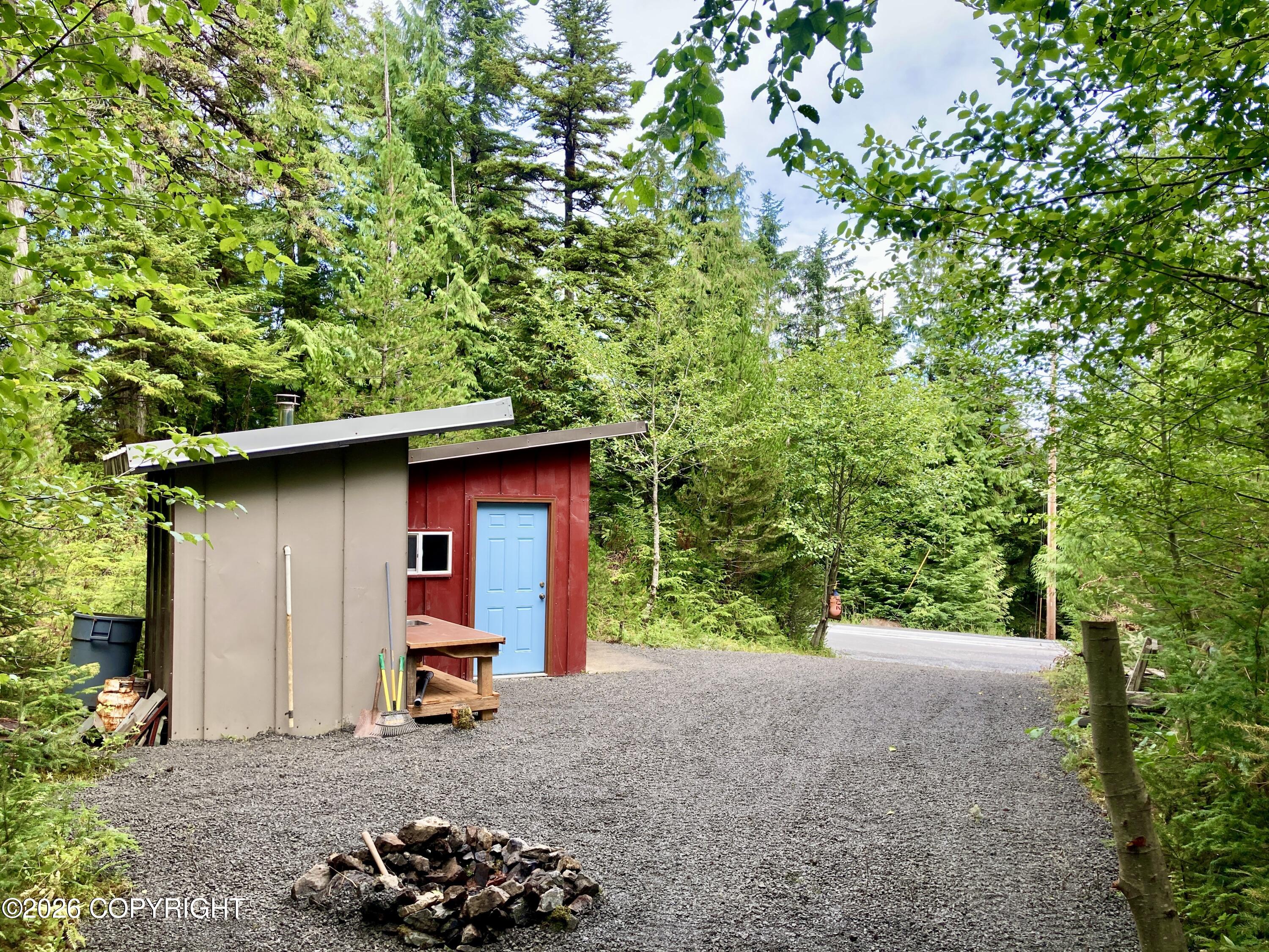240 Se Logger's Lane Property Photo 32
