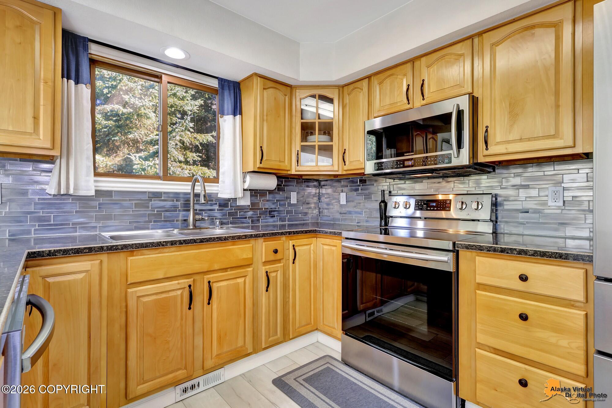 18583 Mills Bay Drive Property Photo 8