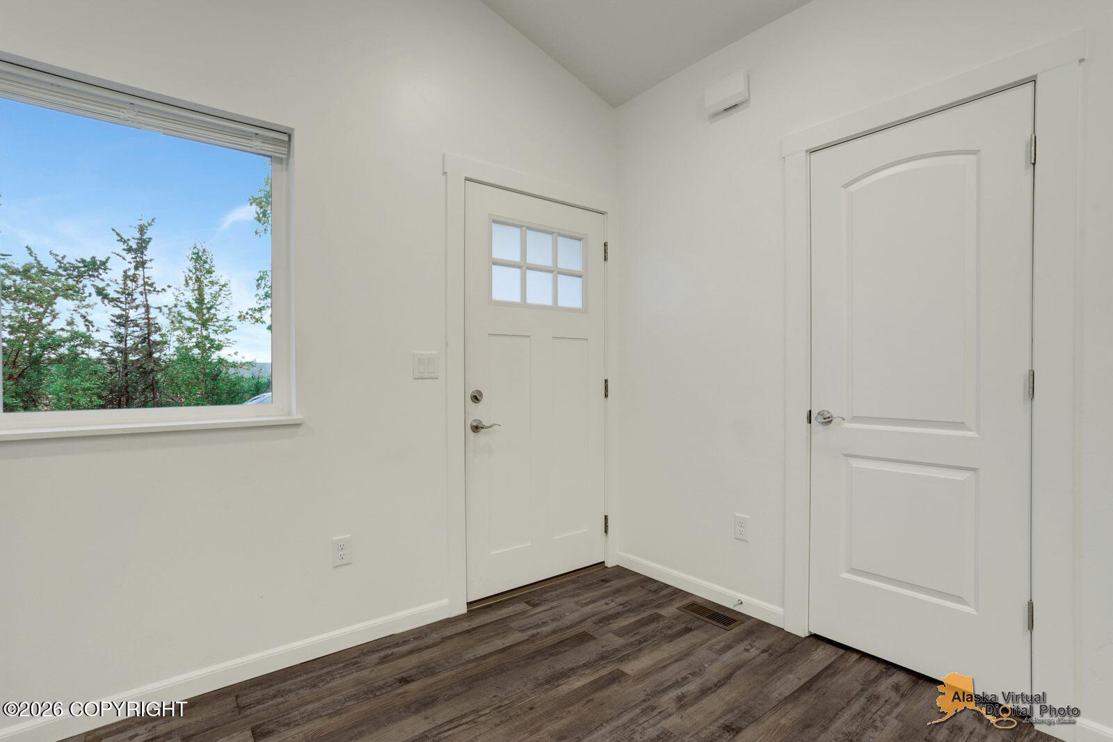 2901 N Jasper Drive Property Photo 3
