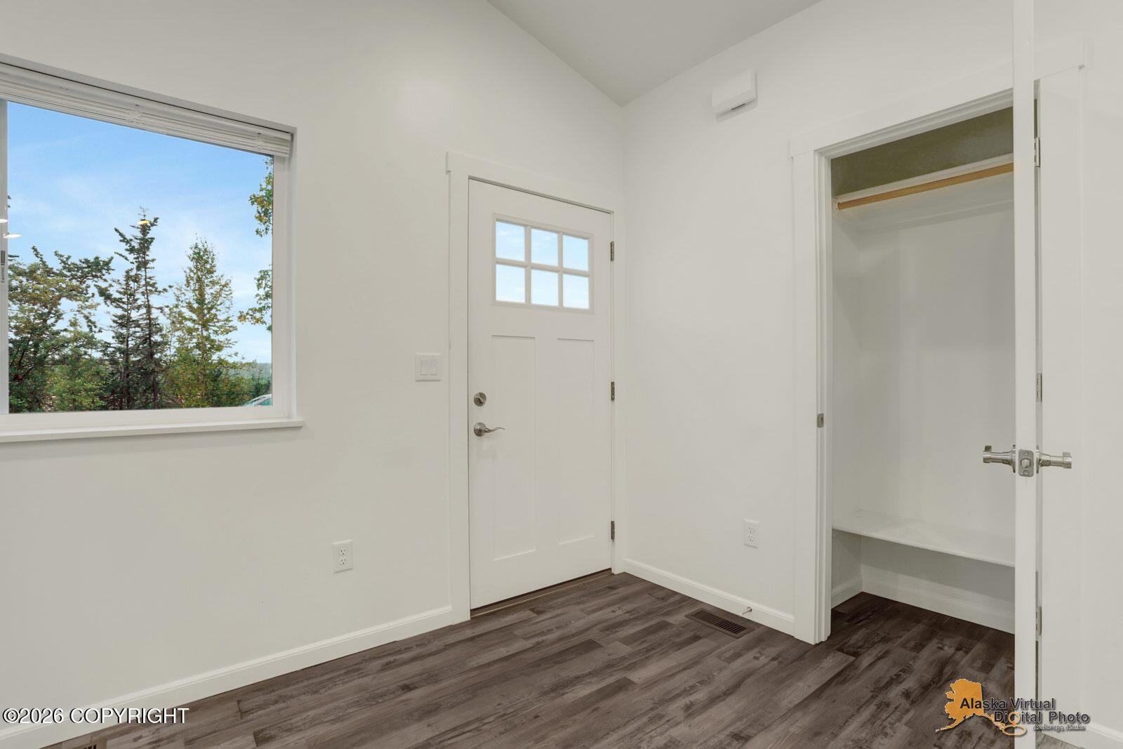 2901 N Jasper Drive Property Photo 4