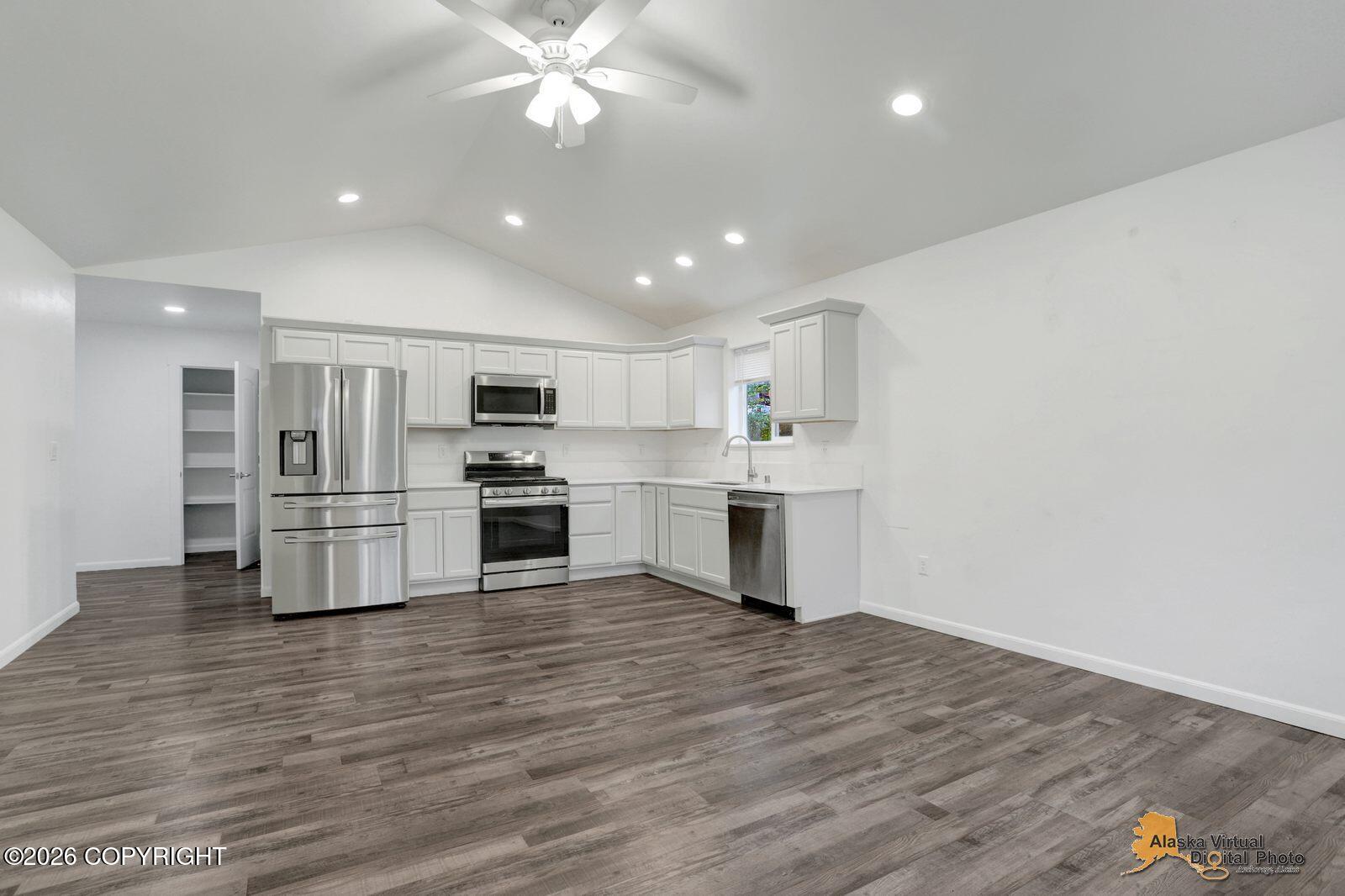 2901 N Jasper Drive Property Photo 5