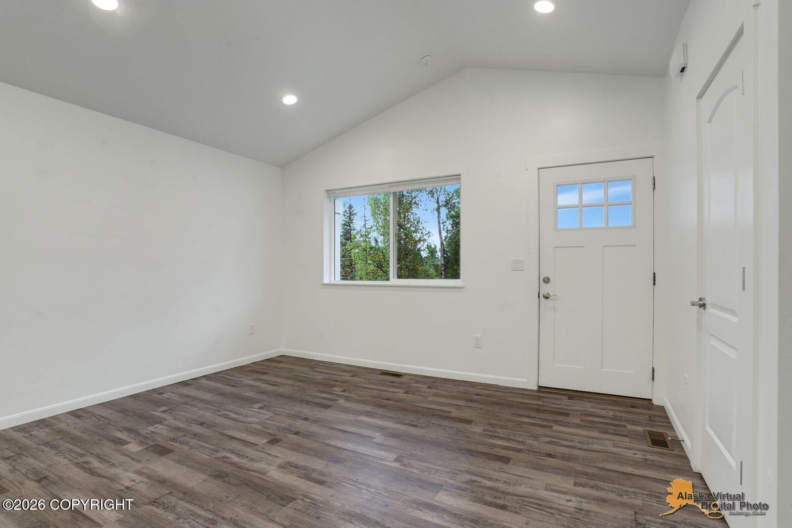 2901 N Jasper Drive Property Photo 6