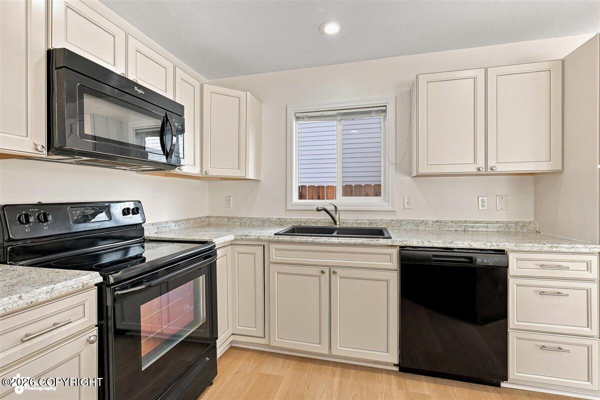 8200 Northwind Avenue Property Photo 11