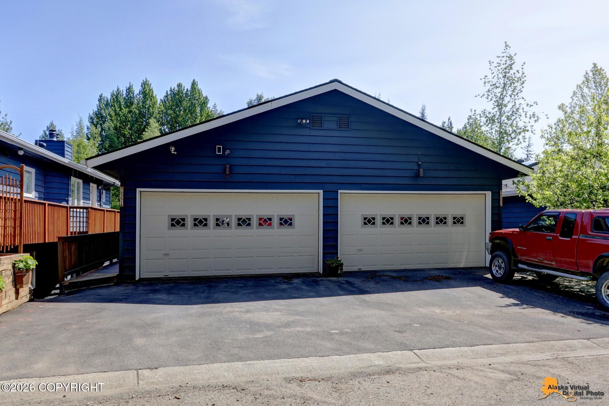 2551 Lahonda Drive Property Photo 2