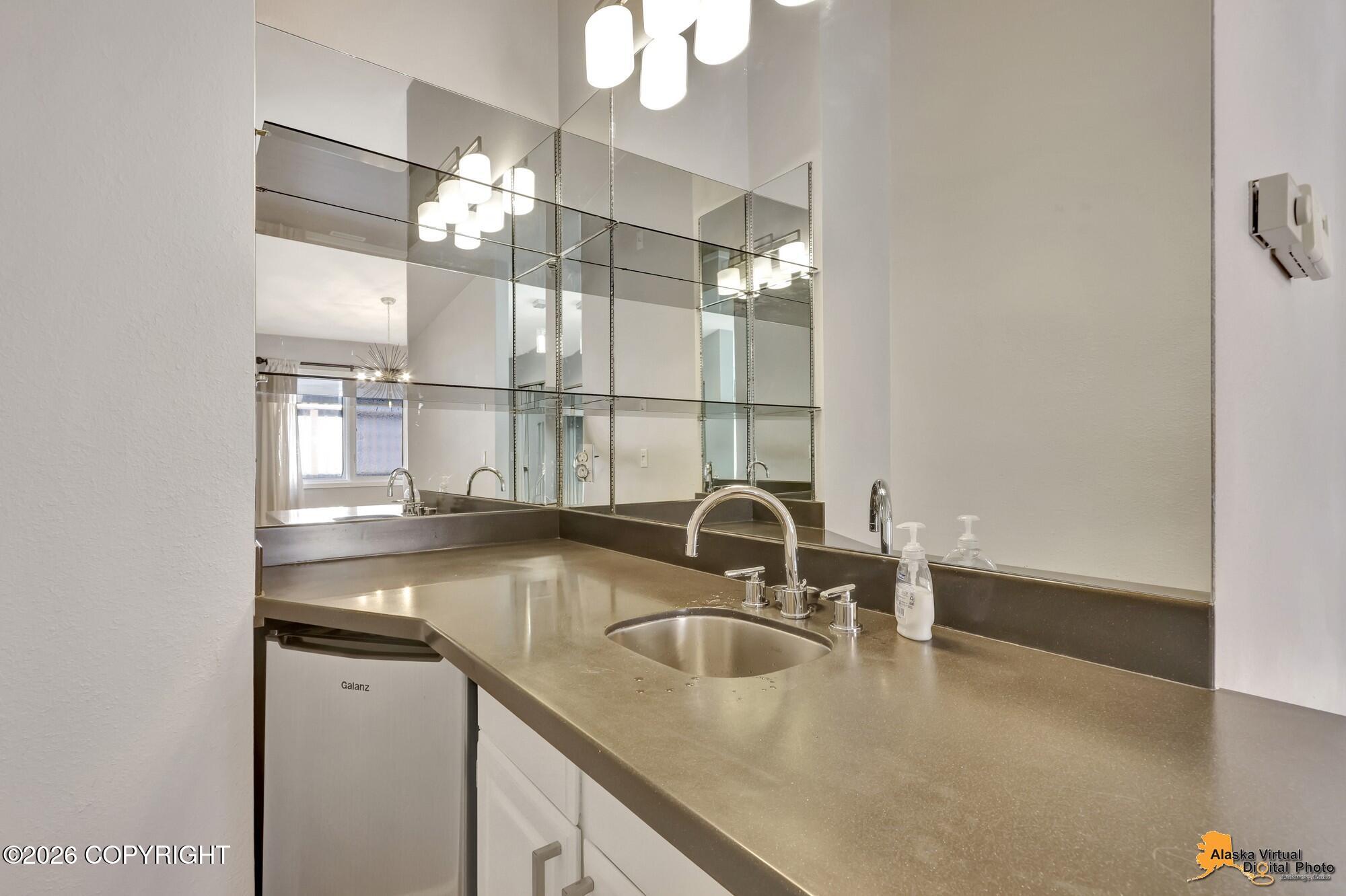 2551 Lahonda Drive Property Photo 14