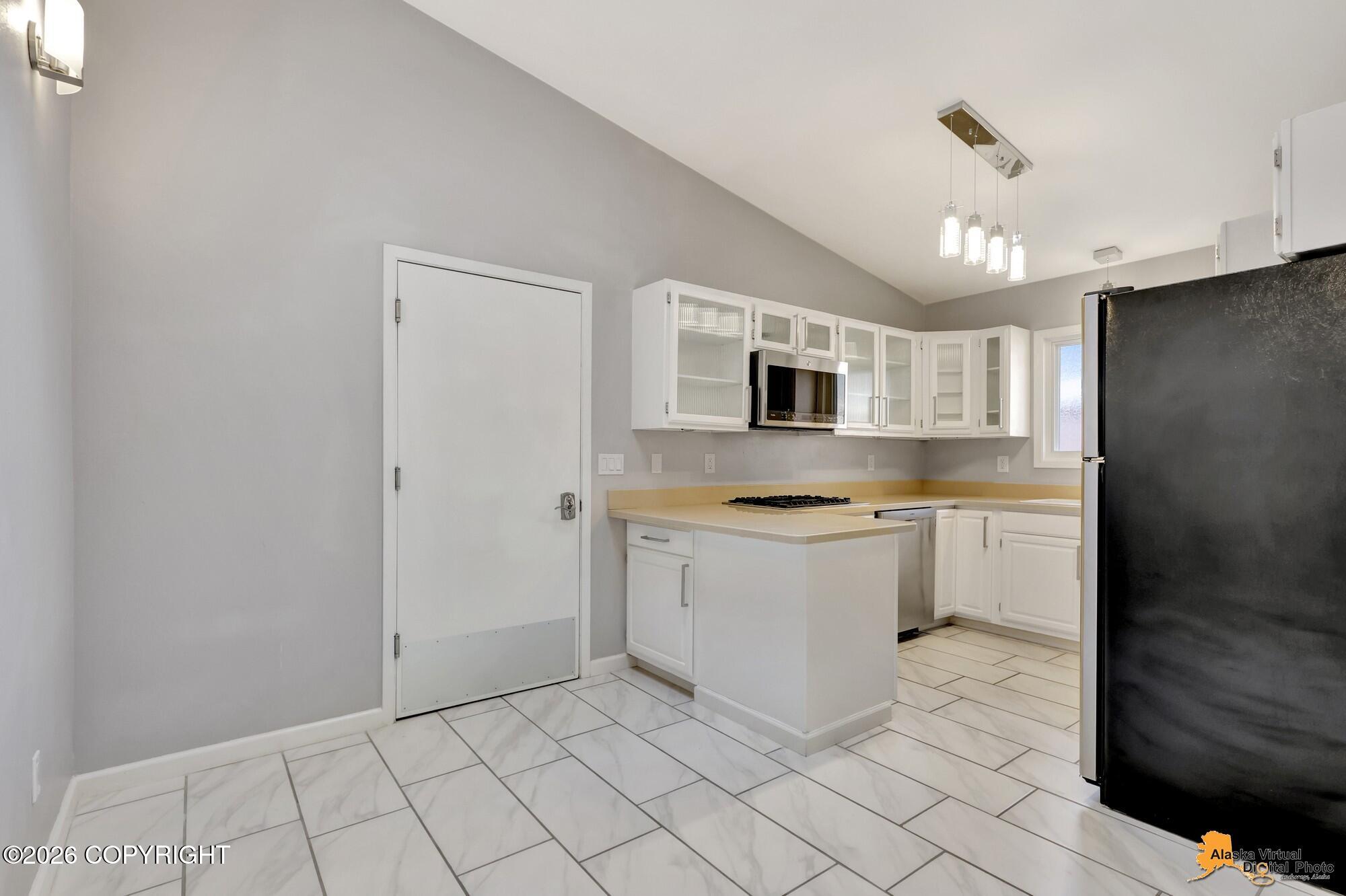 2551 Lahonda Drive Property Photo 16