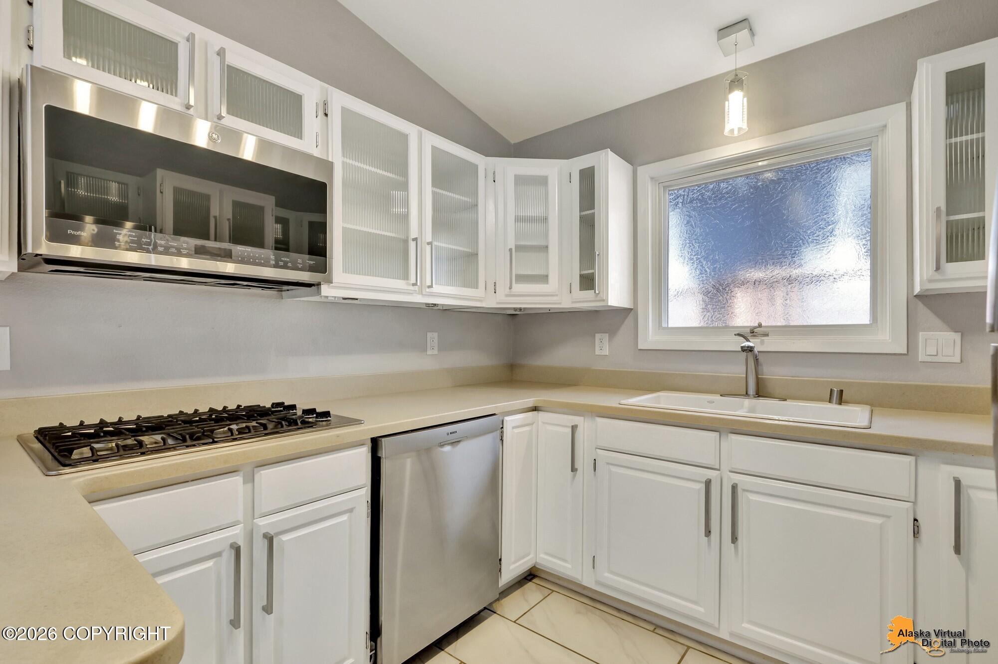 2551 Lahonda Drive Property Photo 17