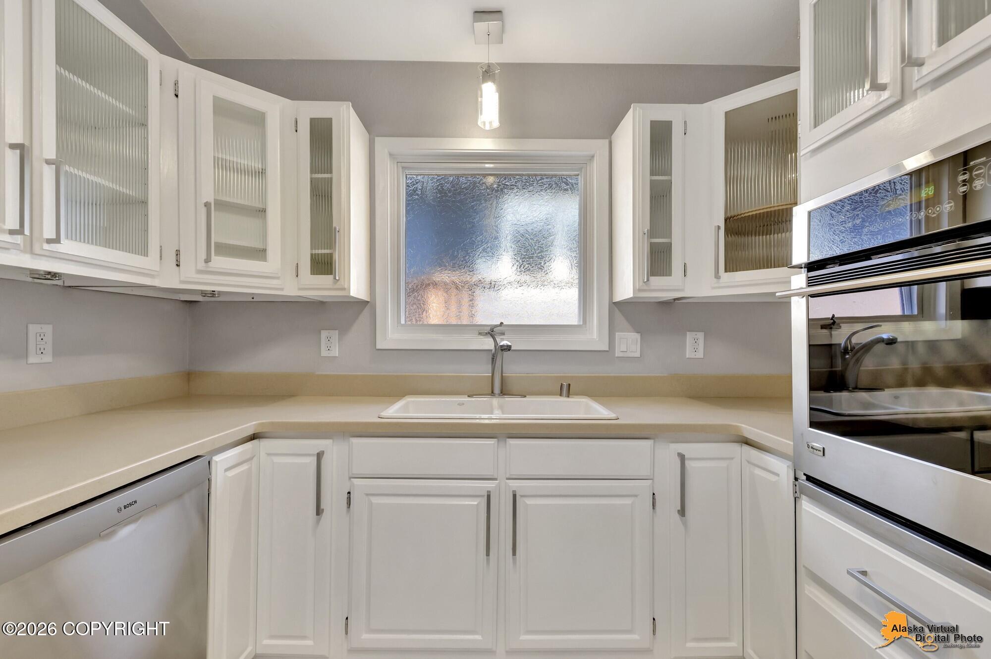 2551 Lahonda Drive Property Photo 20