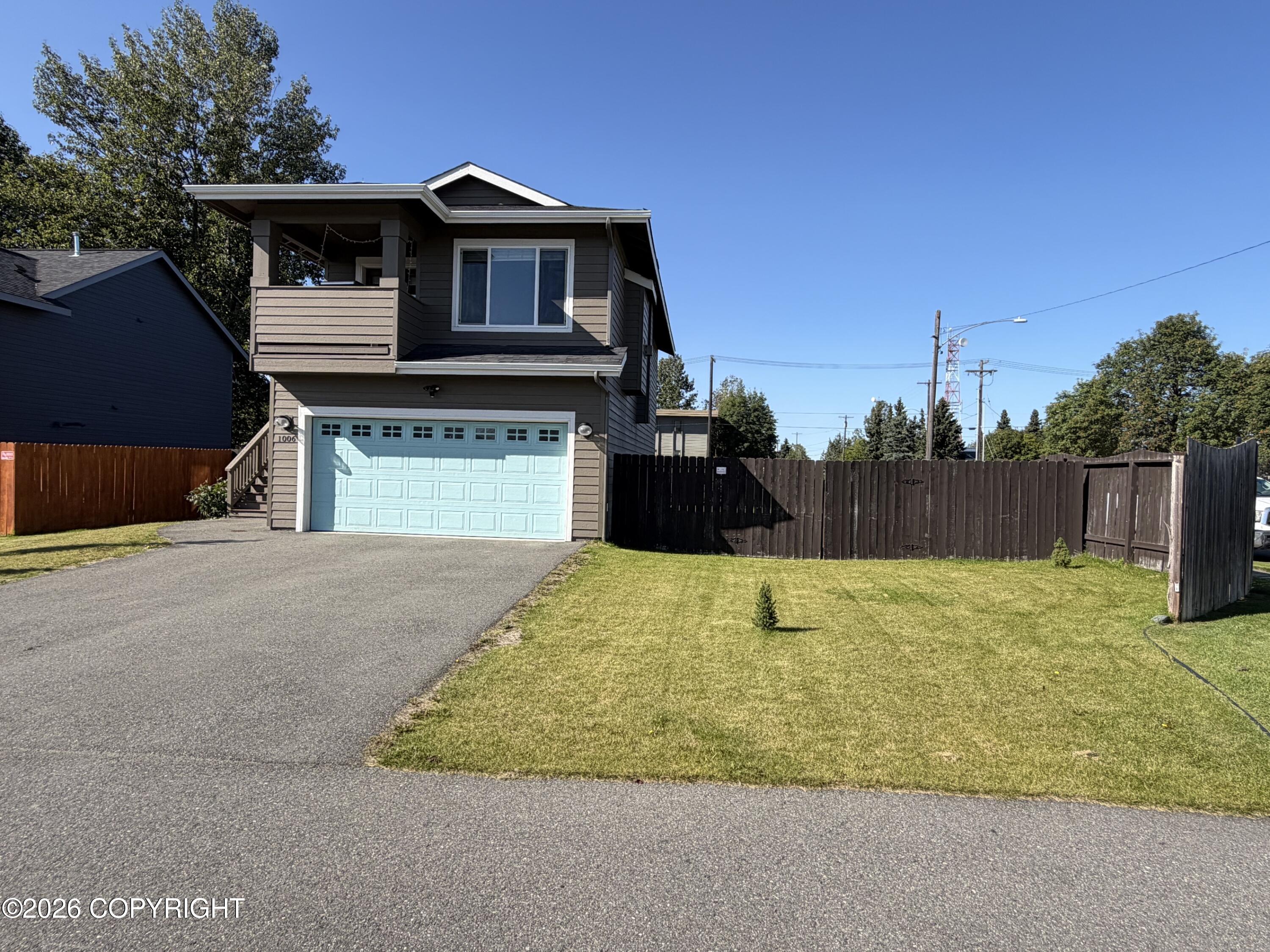 1006 Northpointe Bluff Drive Property Photo 2